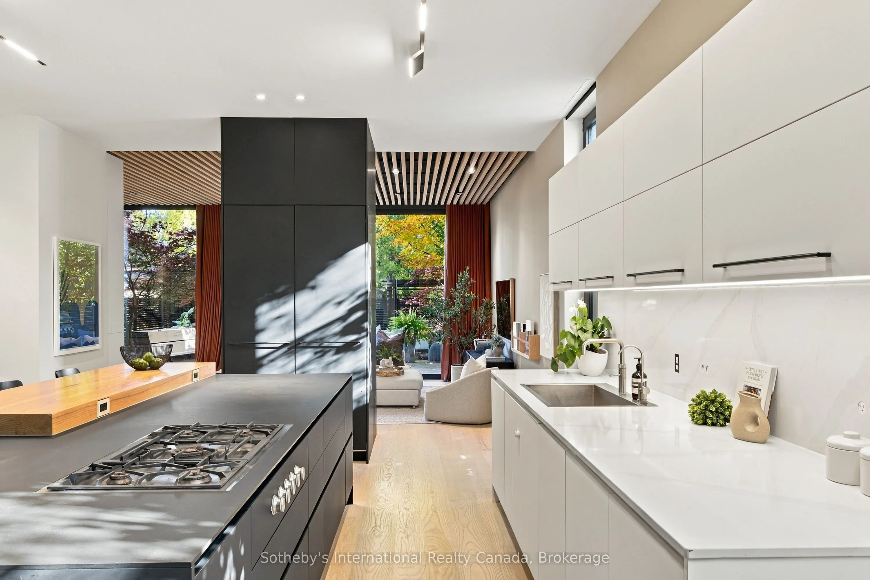 32 Ahrens Street W