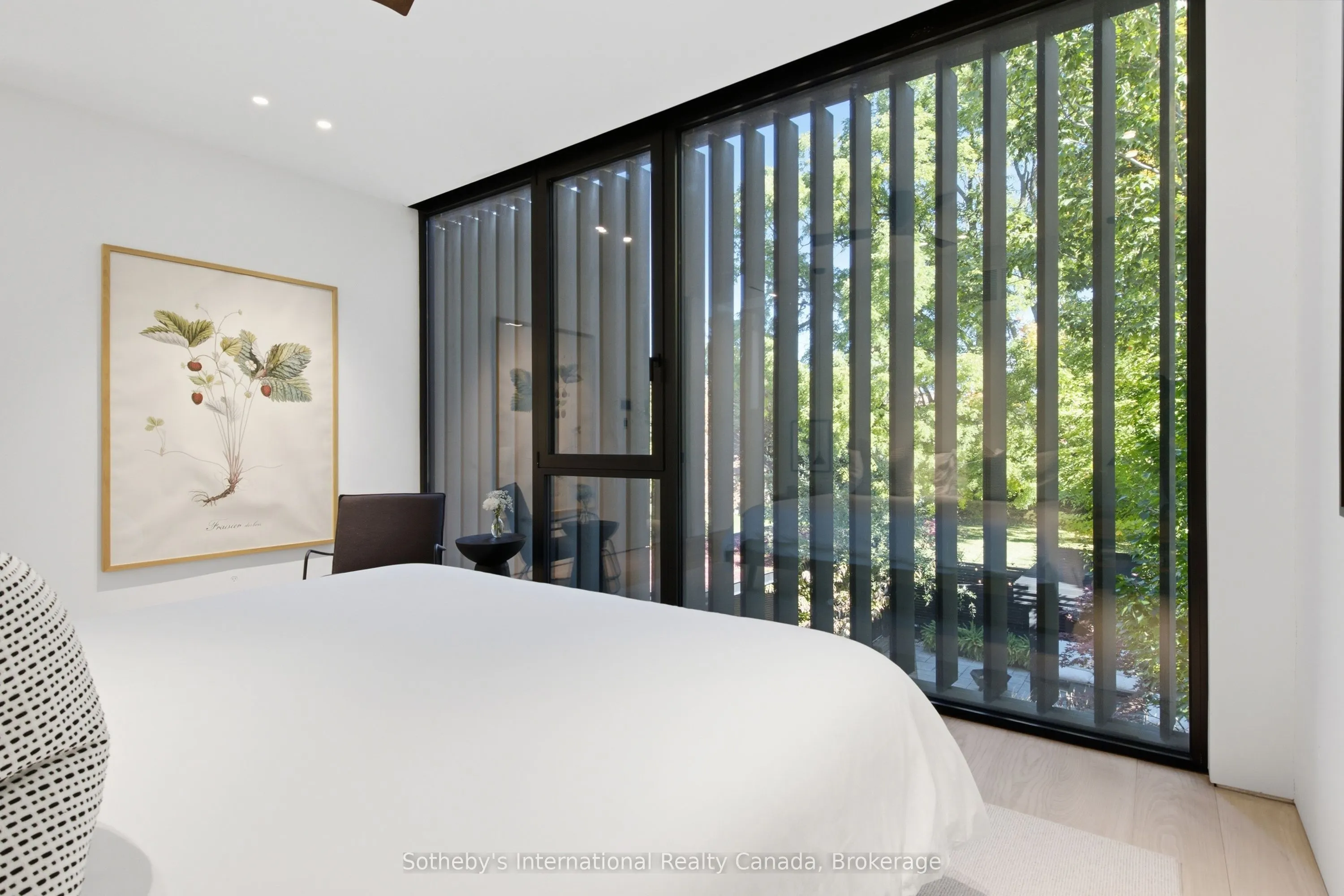 32 Ahrens Street W