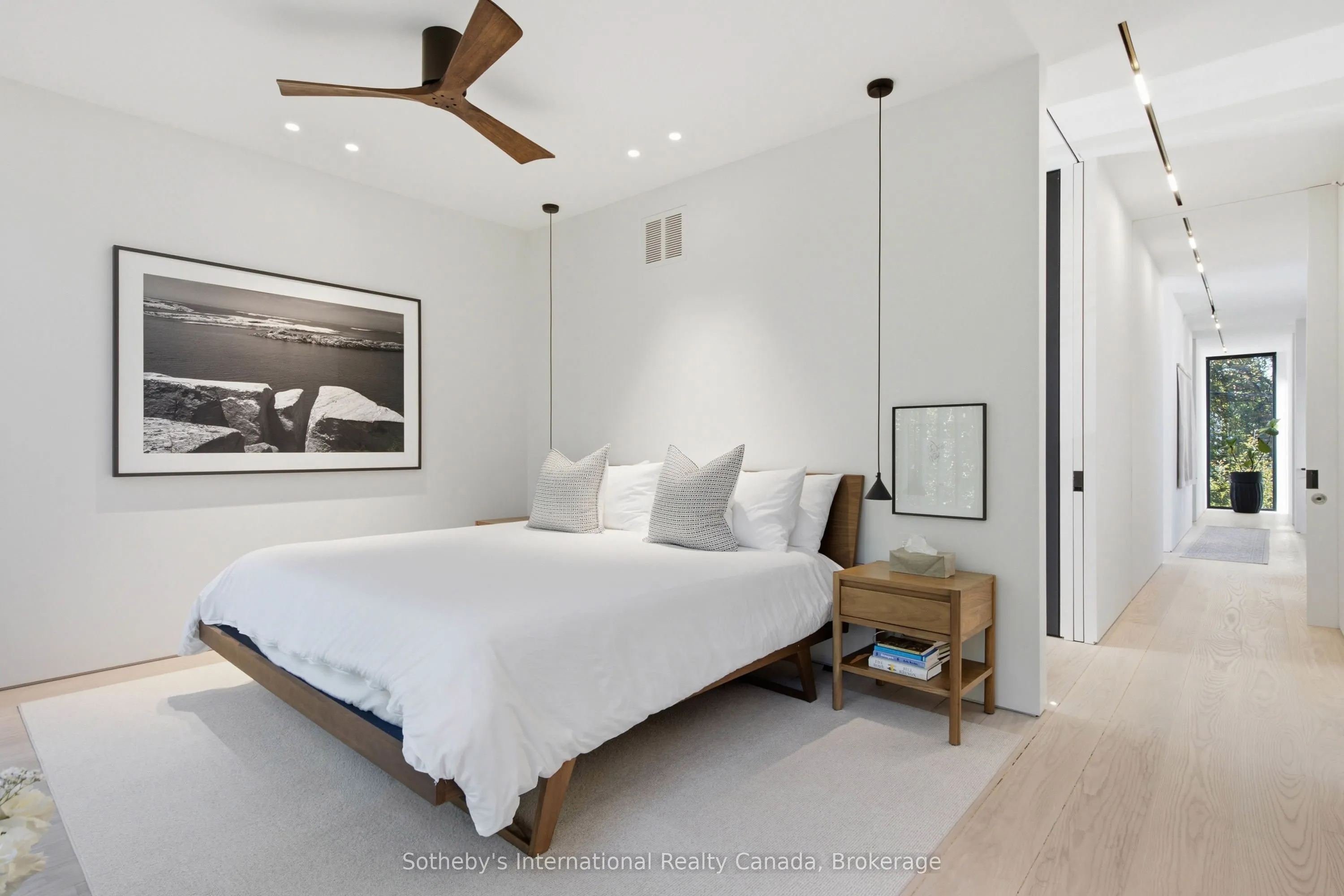 32 Ahrens Street W