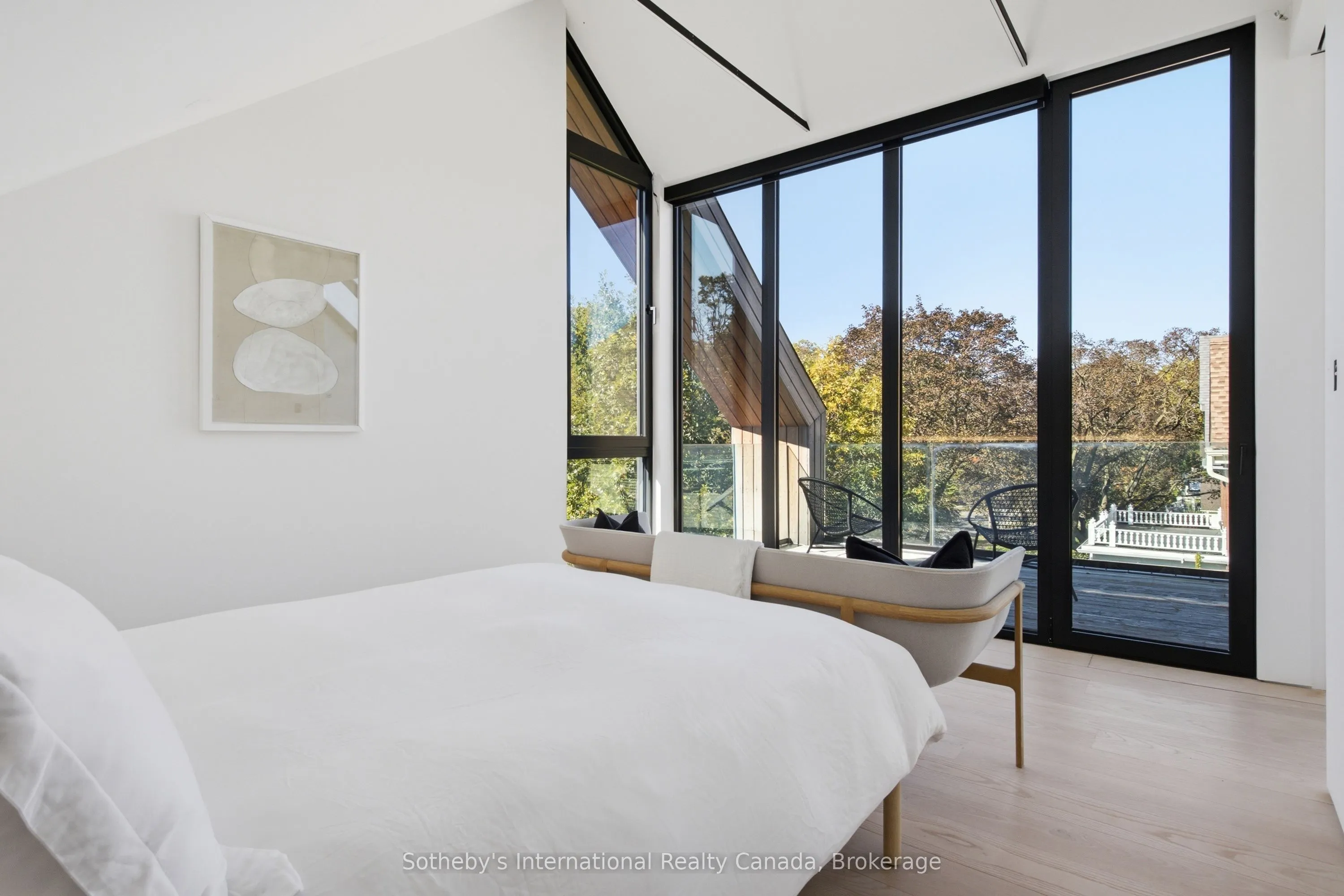 32 Ahrens Street W