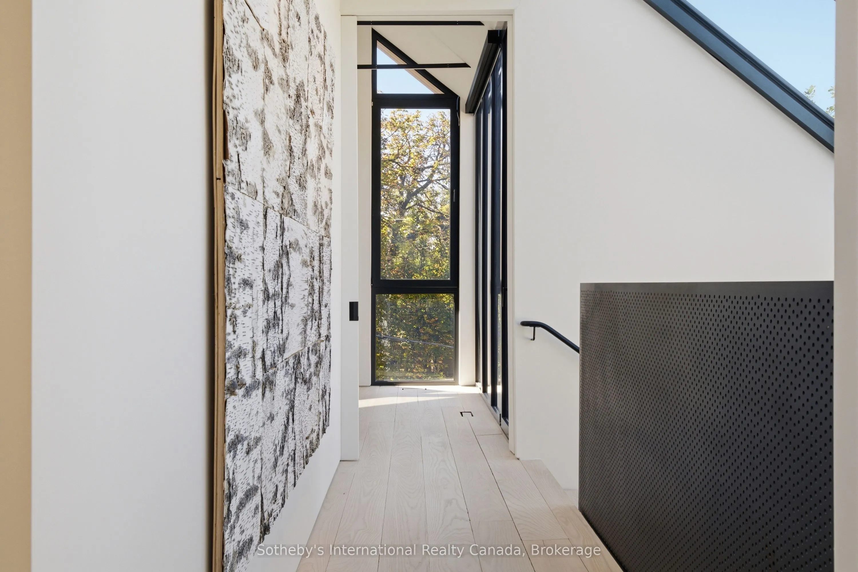 32 Ahrens Street W