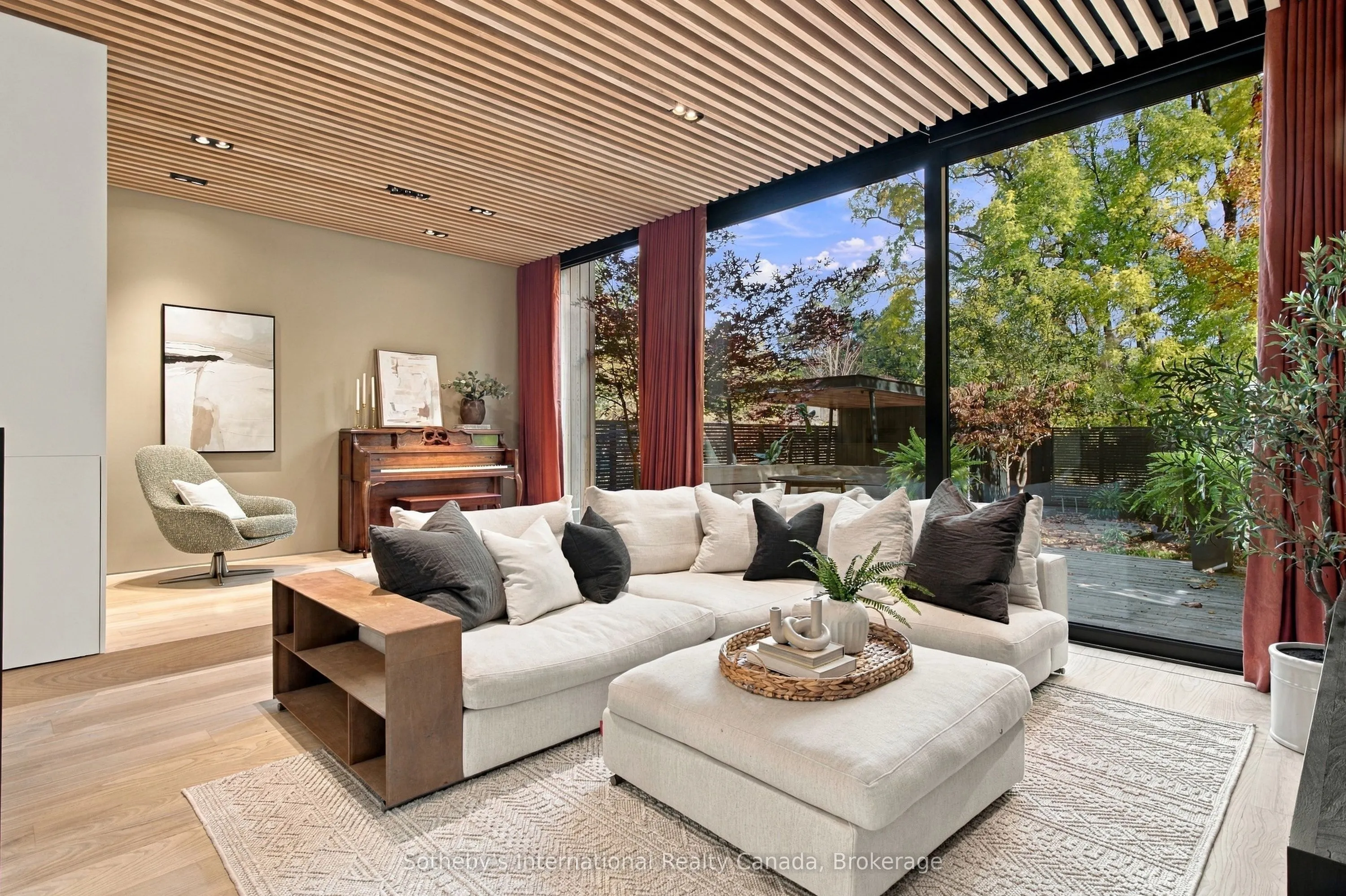 32 Ahrens Street W