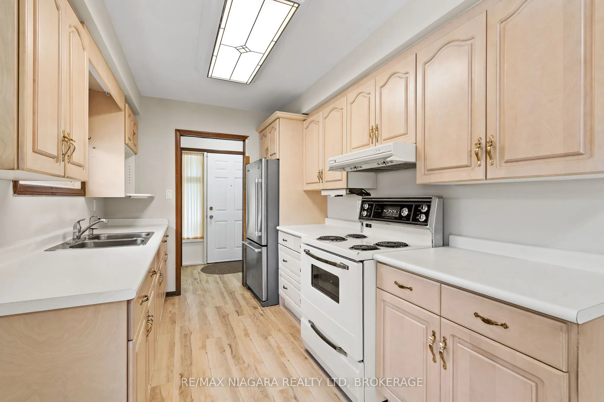 476 SCOTT Street