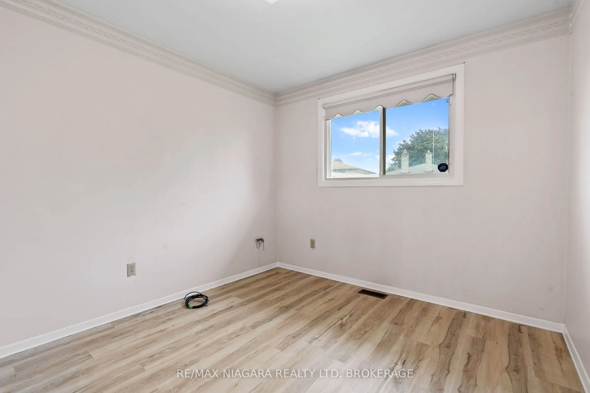 476 SCOTT Street