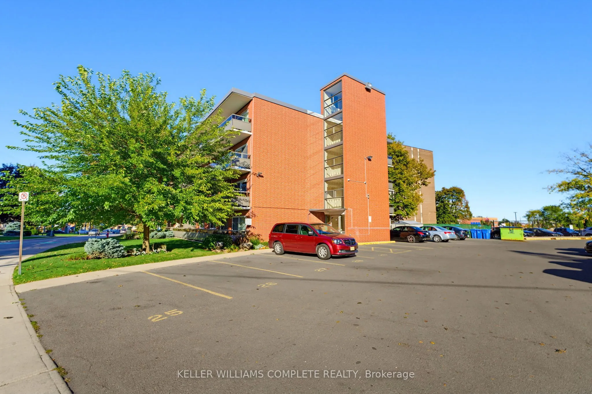 11 WOODMAN Drive S #210