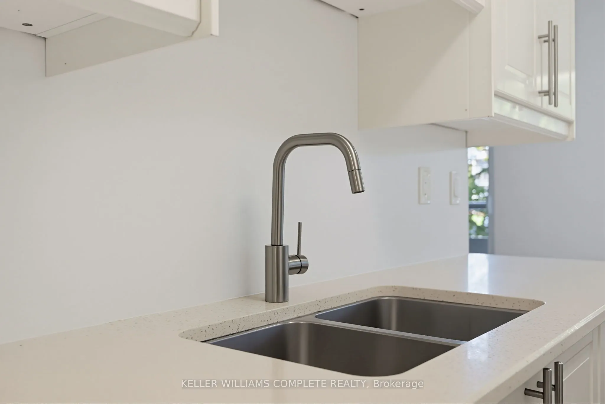 11 WOODMAN Drive S #210