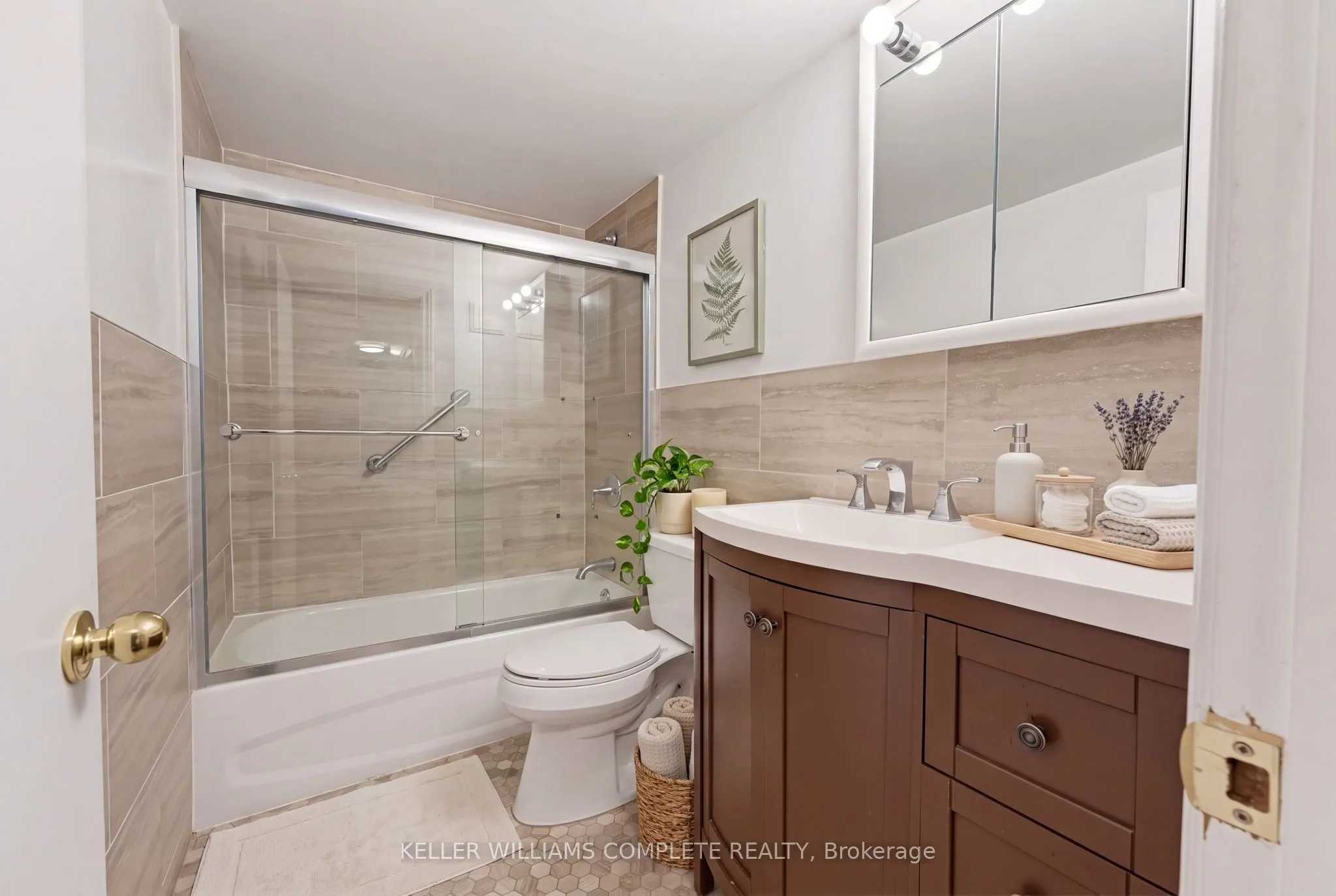 11 WOODMAN Drive S #210