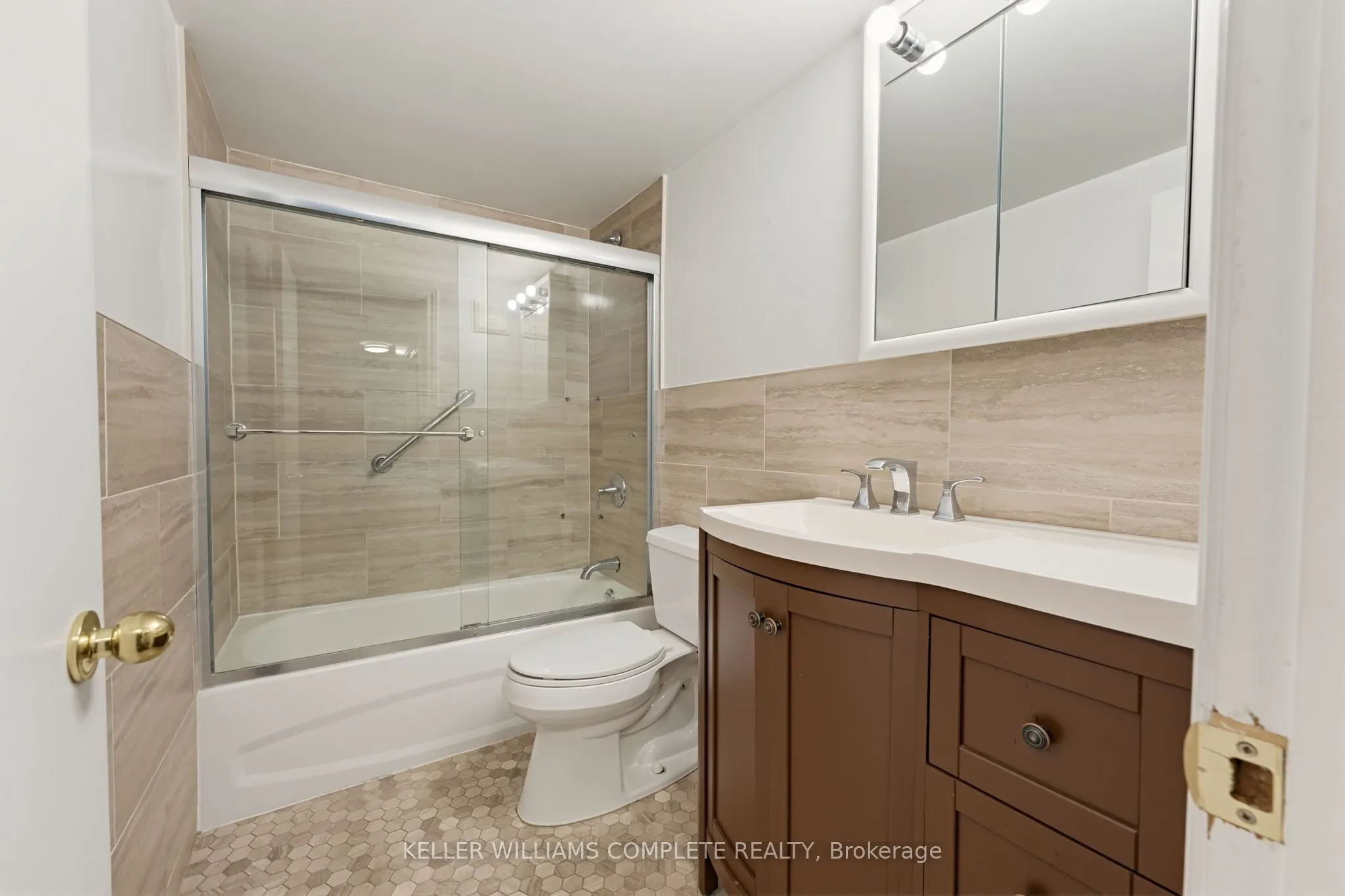 11 WOODMAN Drive S #210
