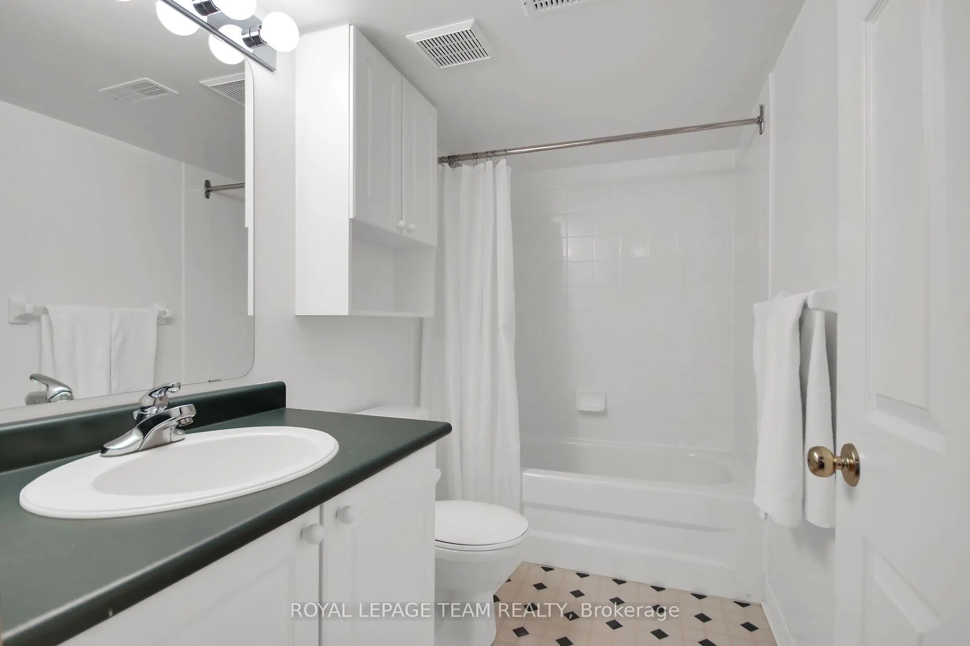 85 Quinterra Court