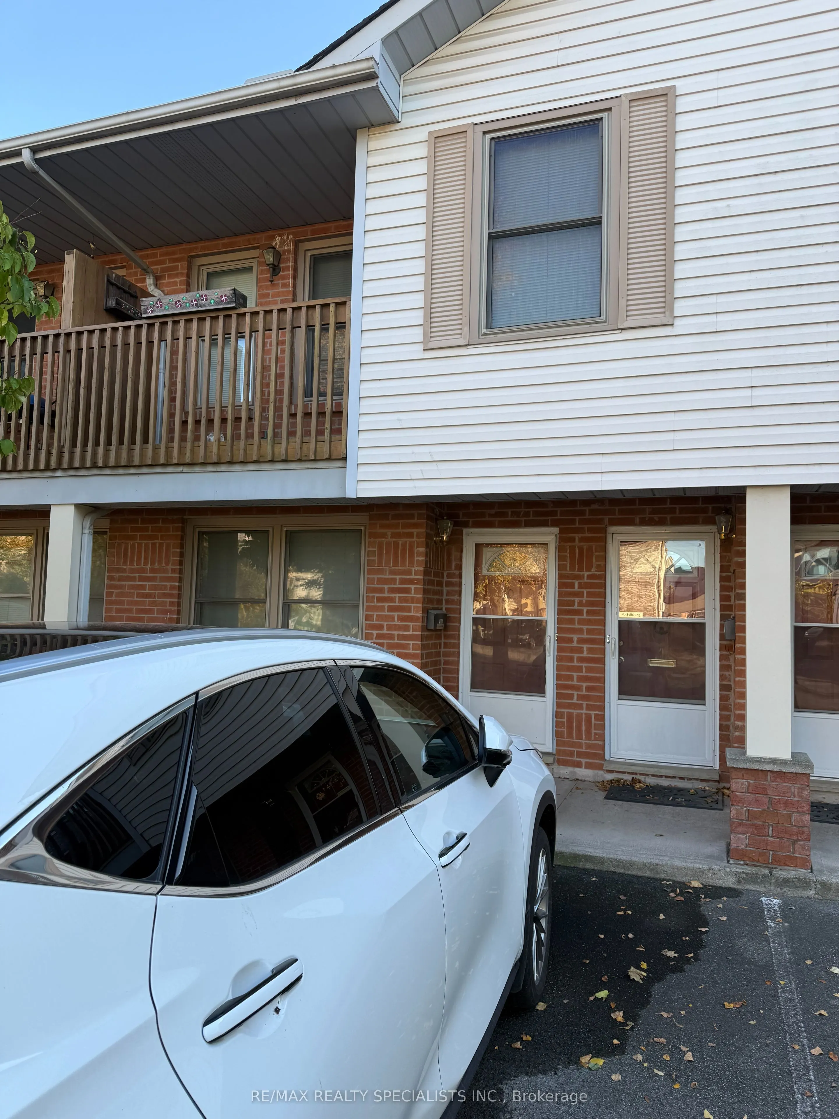 2 Walnut Street #208