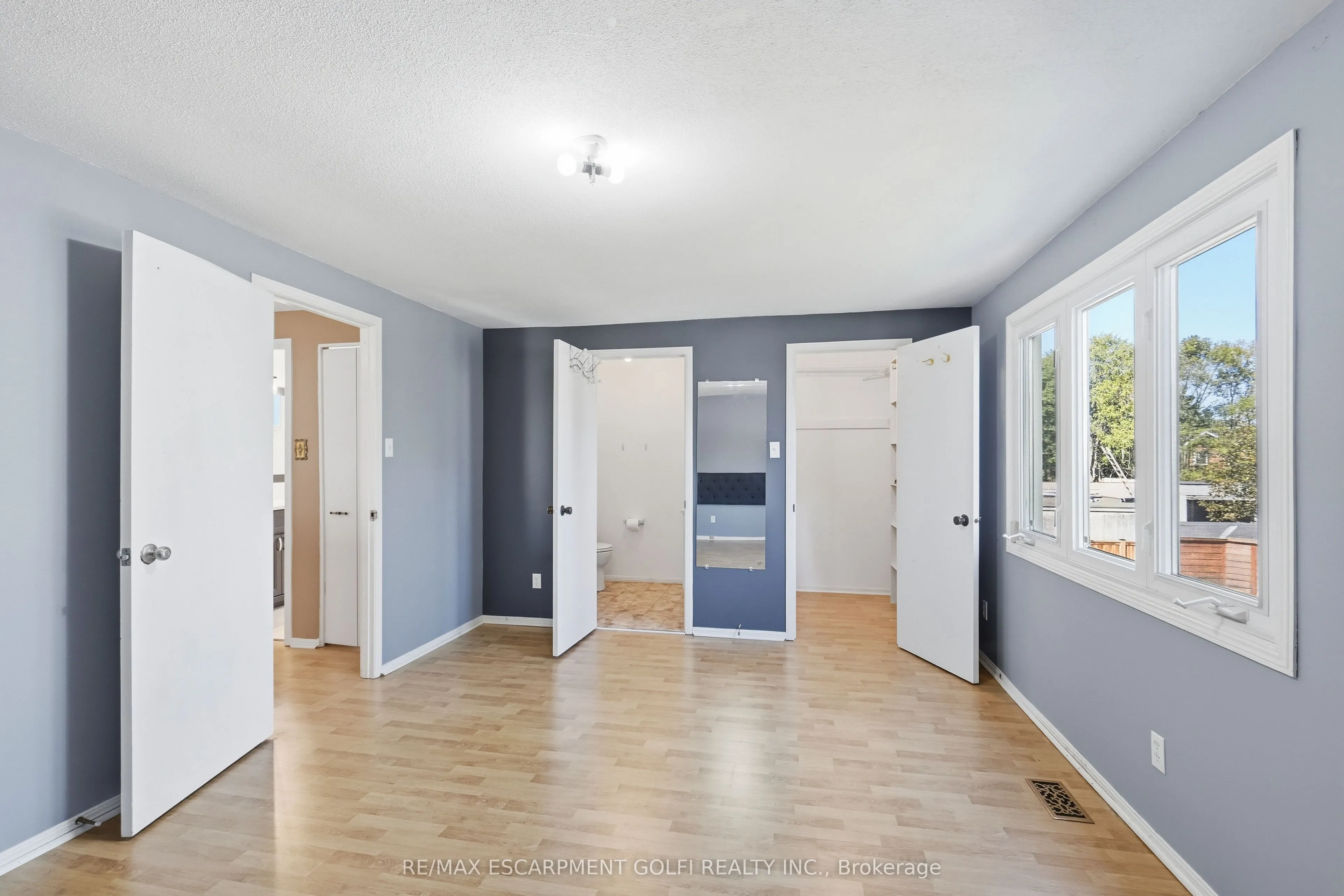 154 Memorial Avenue