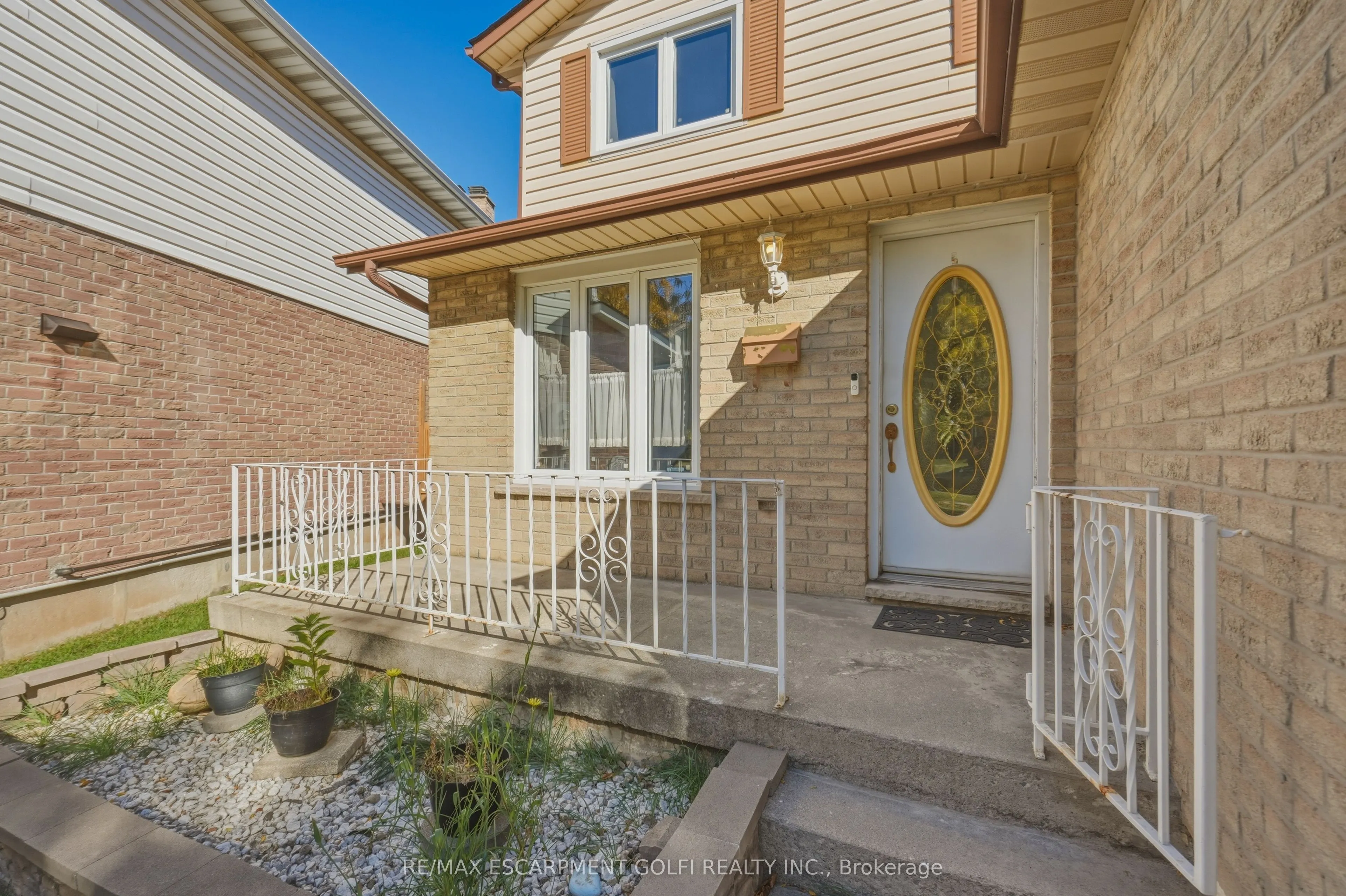 154 Memorial Avenue