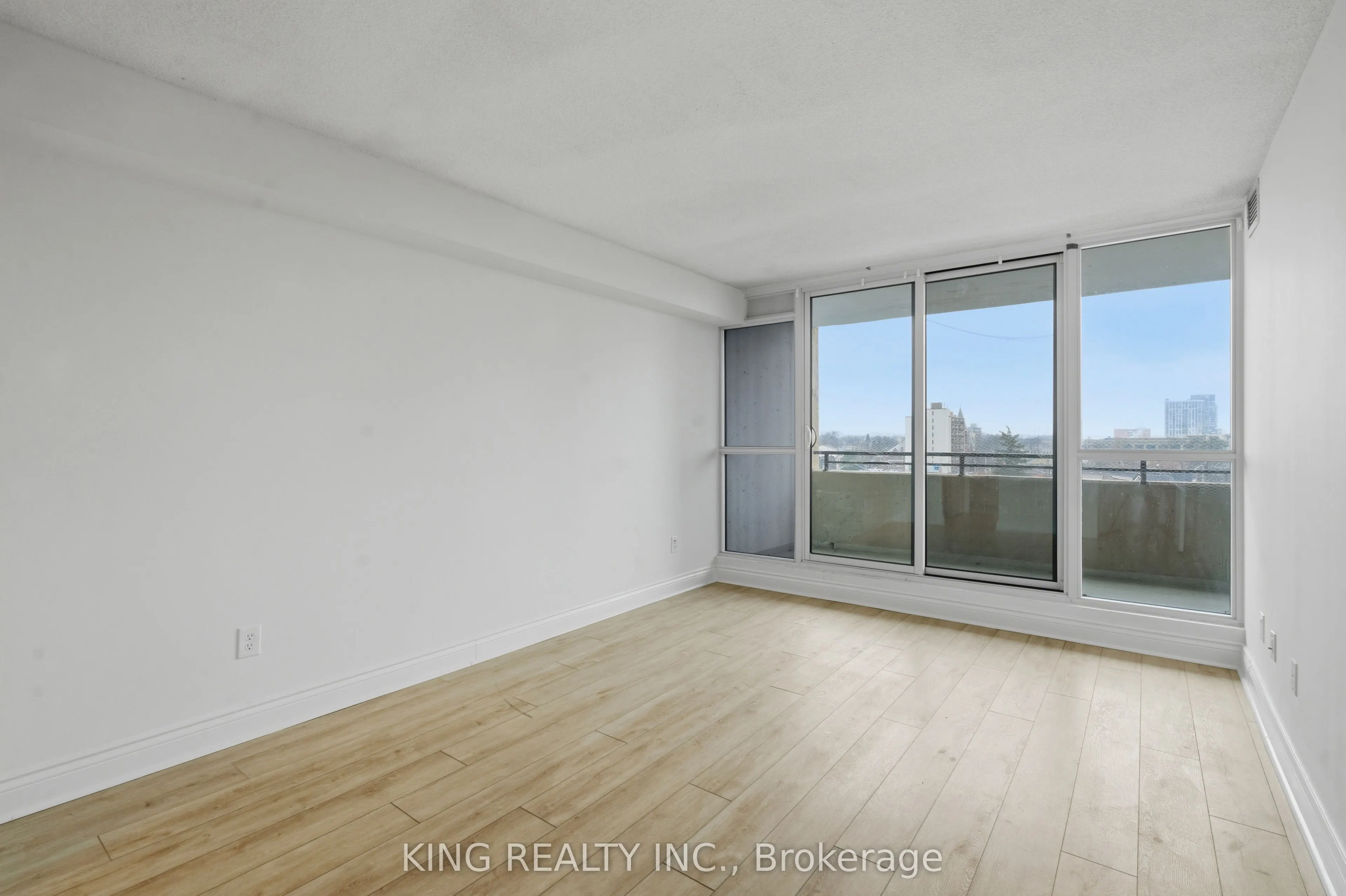 389 Dundas Street #701