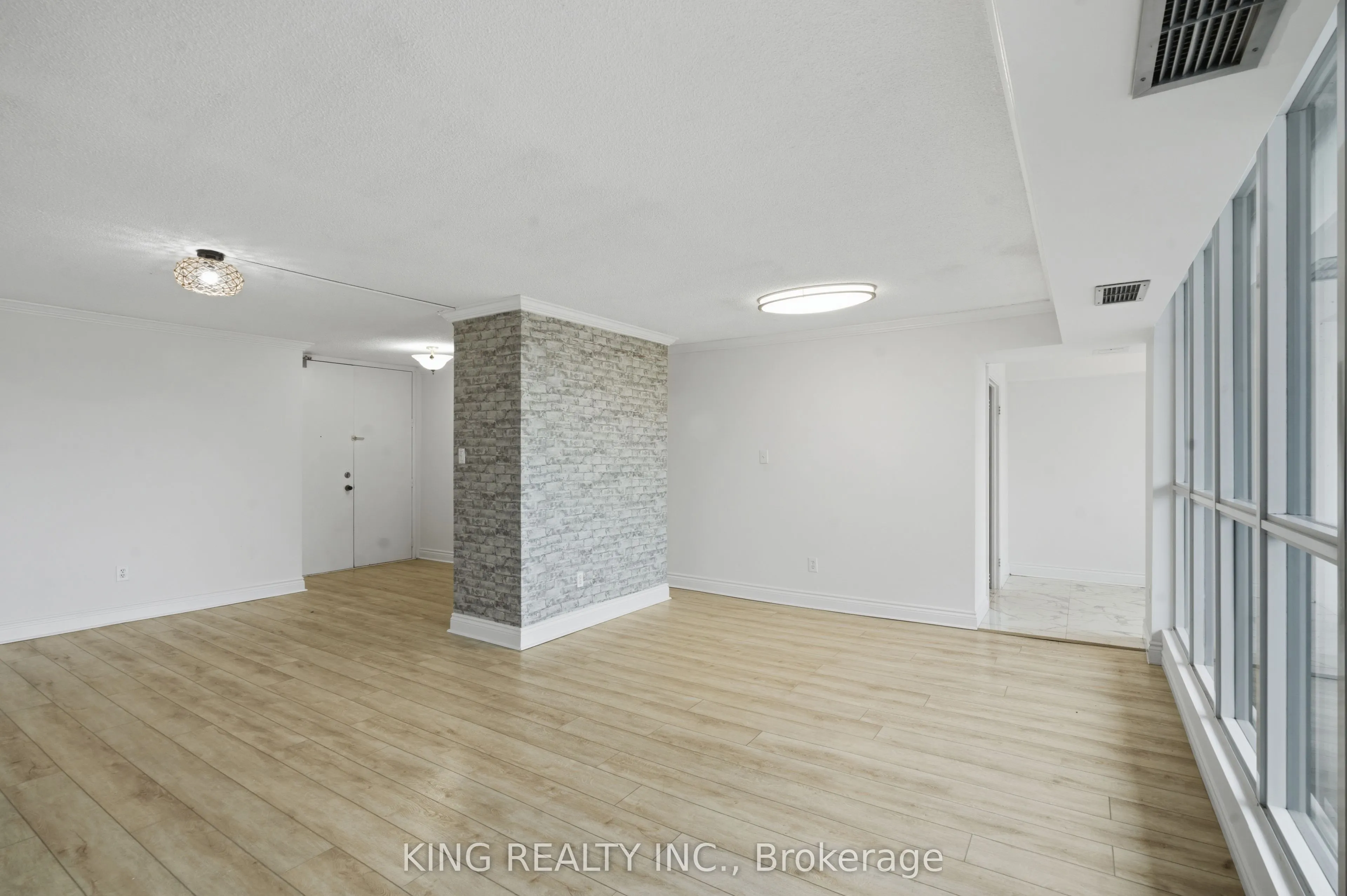 389 Dundas Street #701