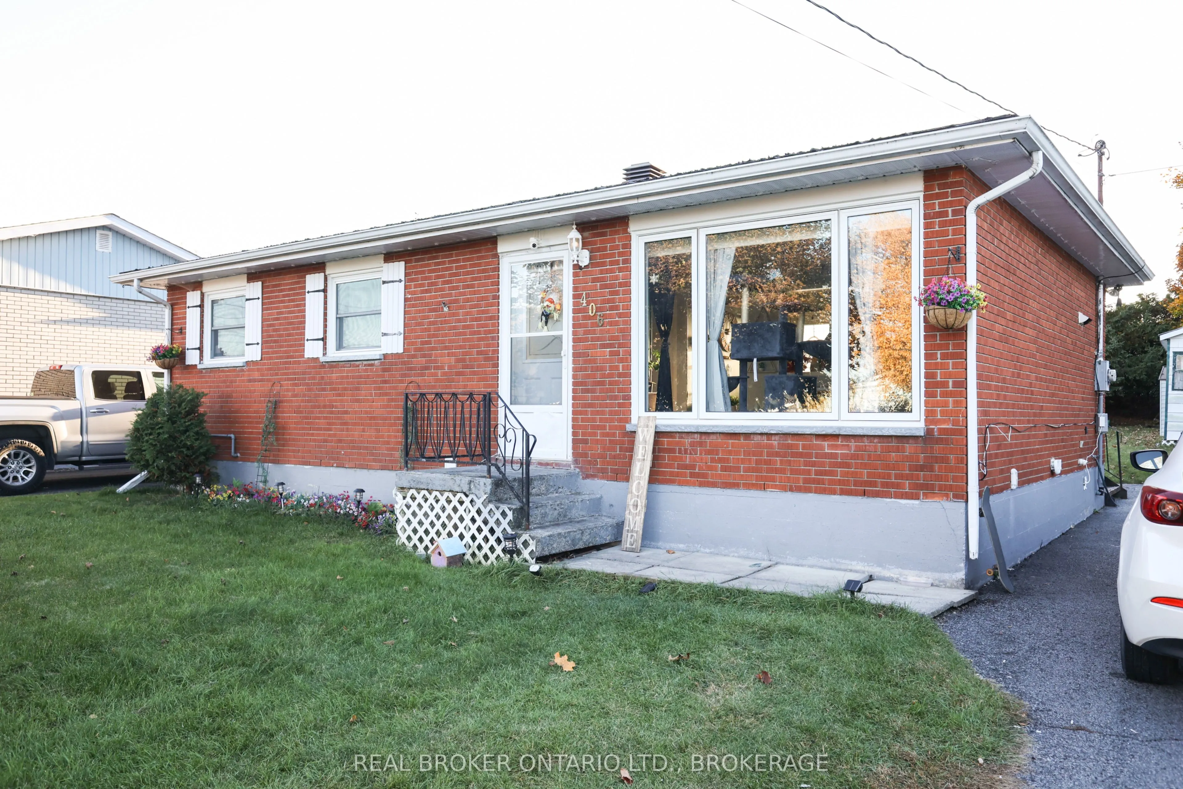 406 Dominion Street S