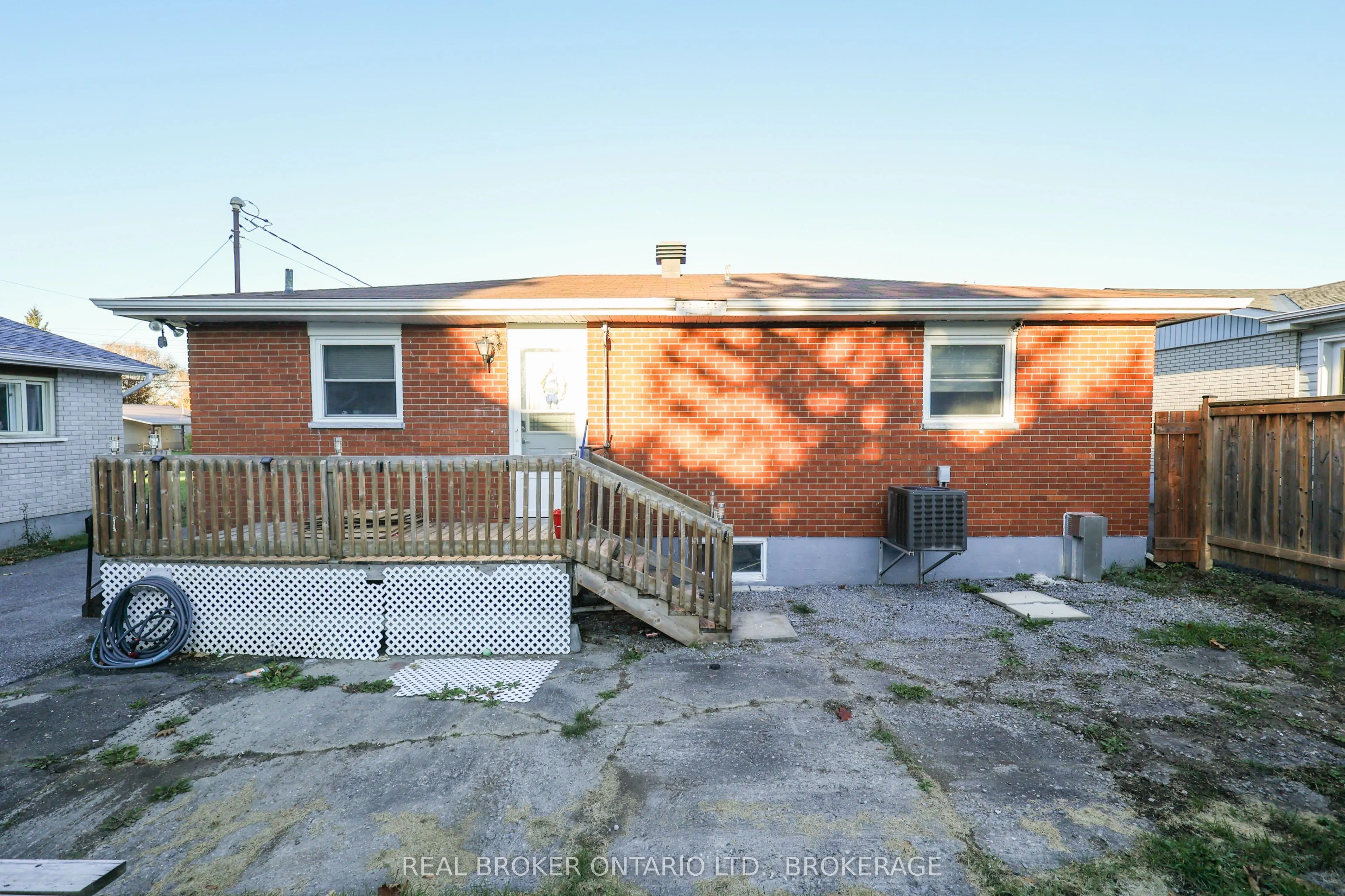 406 Dominion Street S