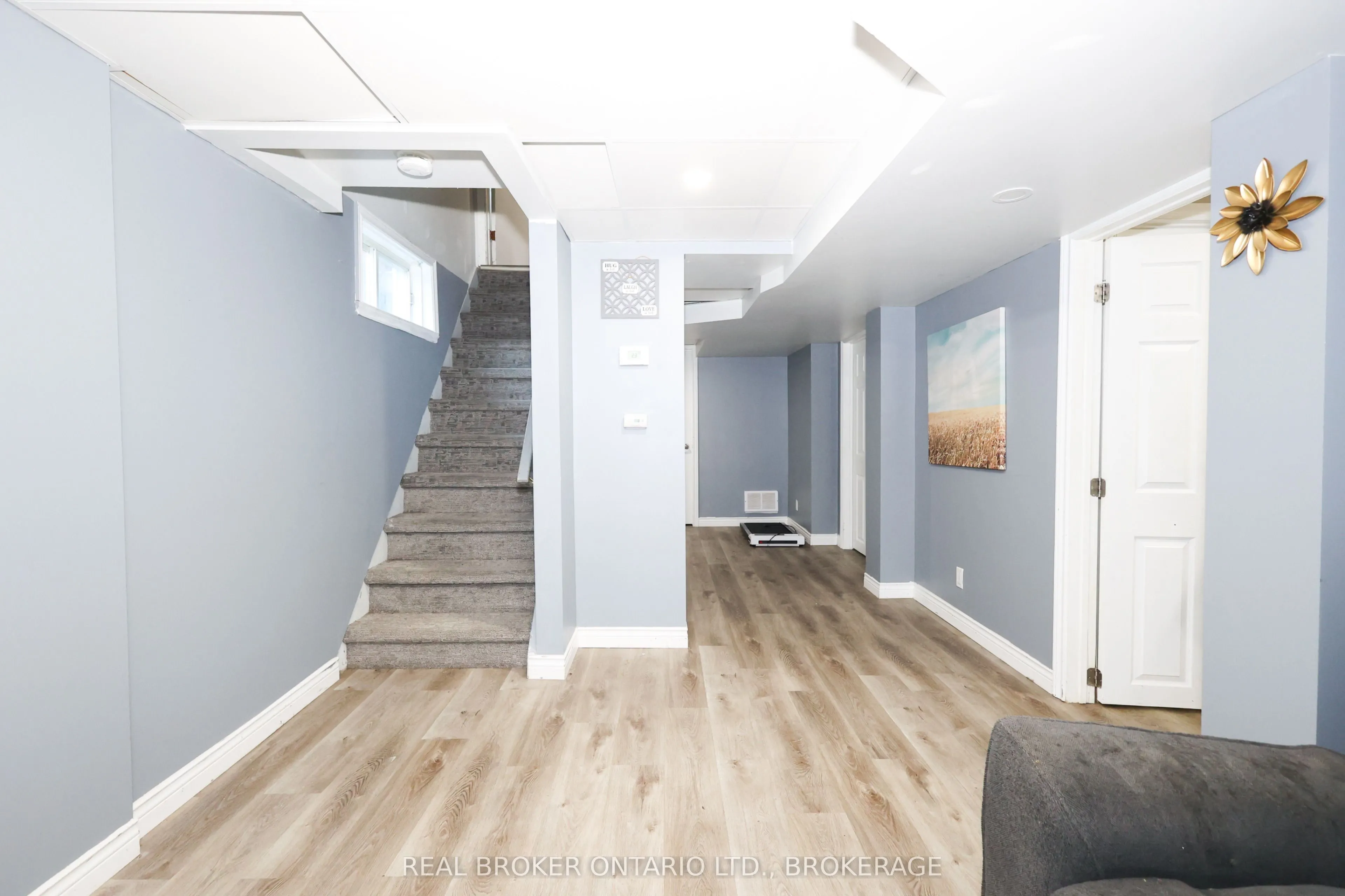406 Dominion Street S