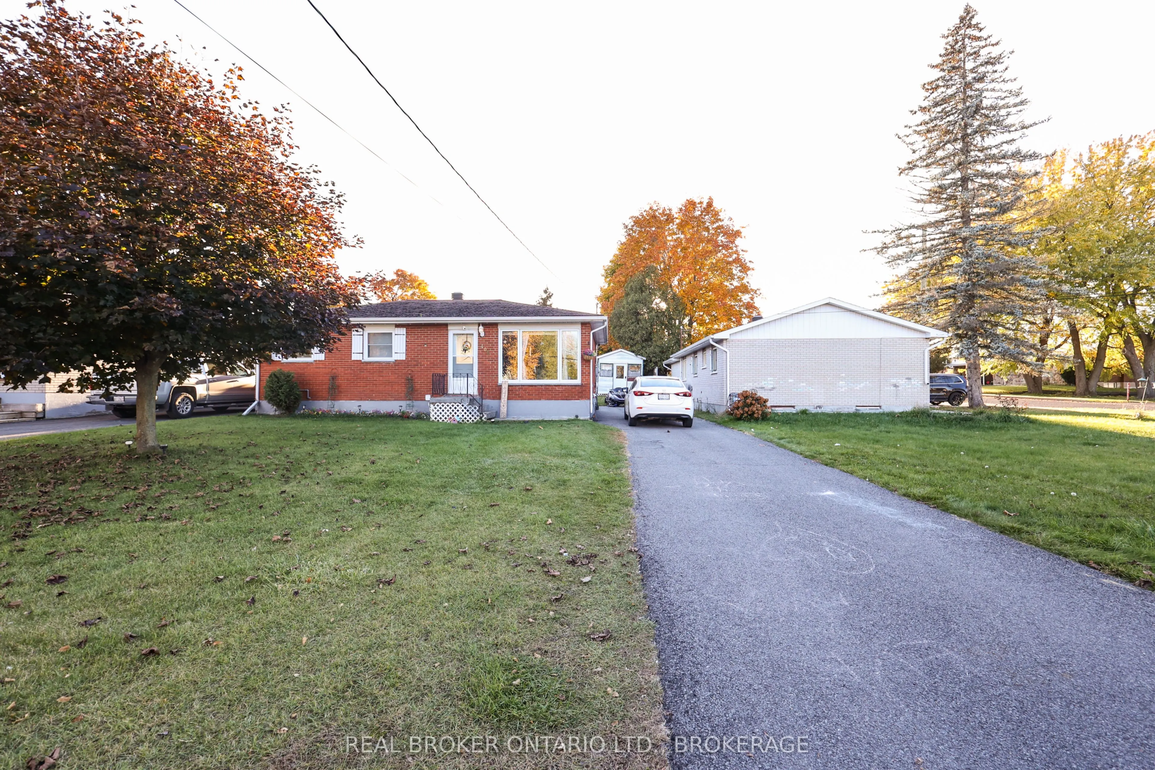 406 Dominion Street S