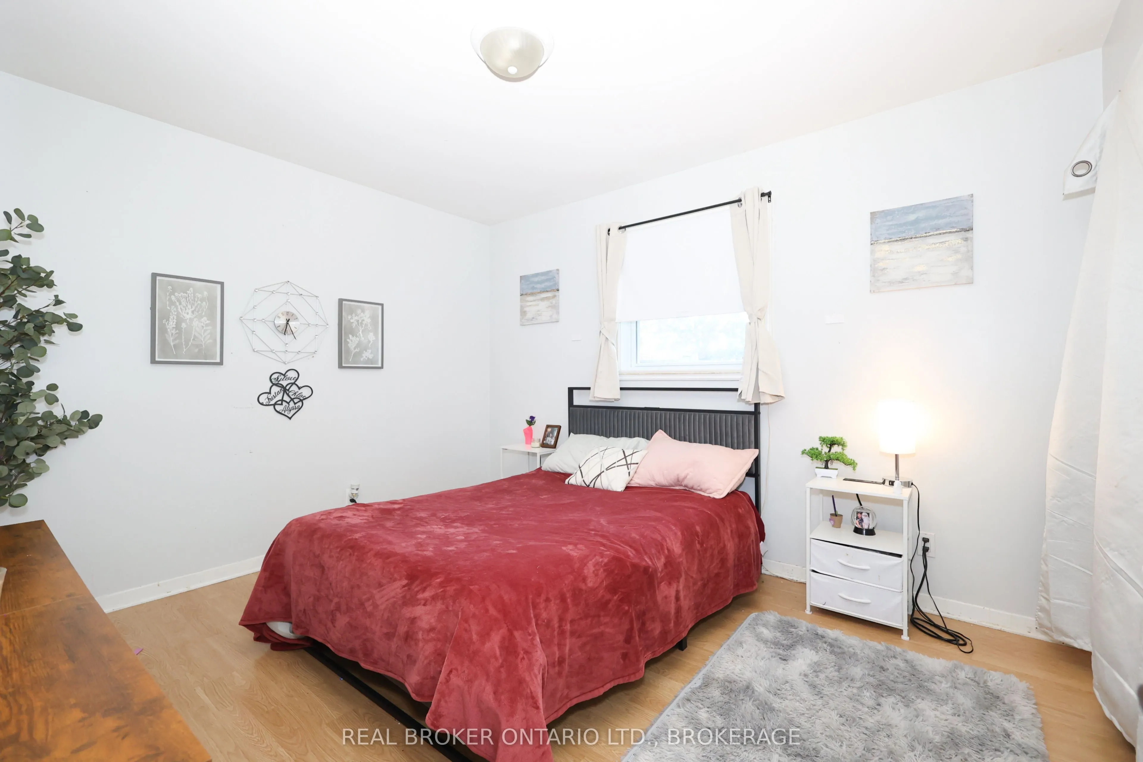 406 Dominion Street S