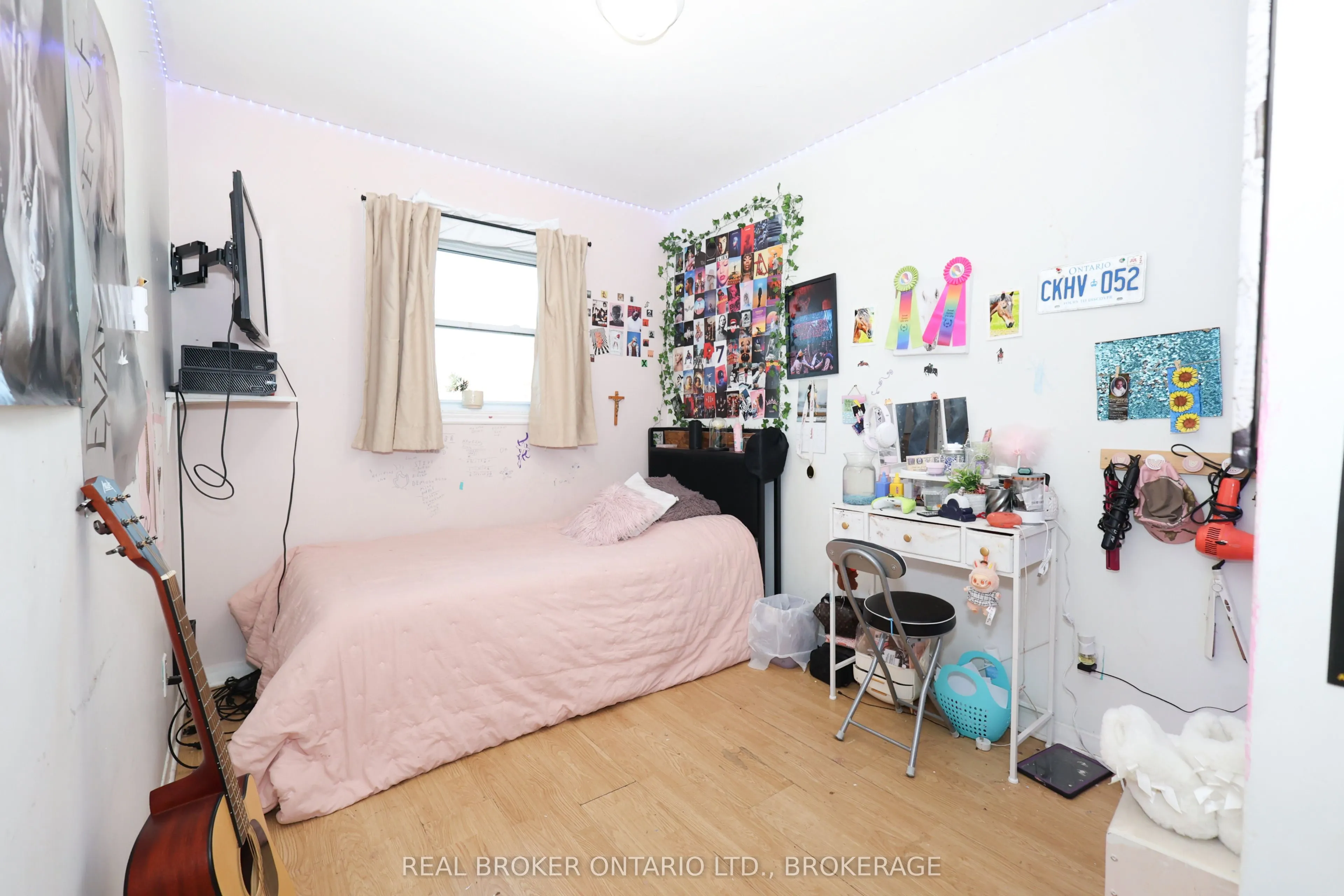 406 Dominion Street S