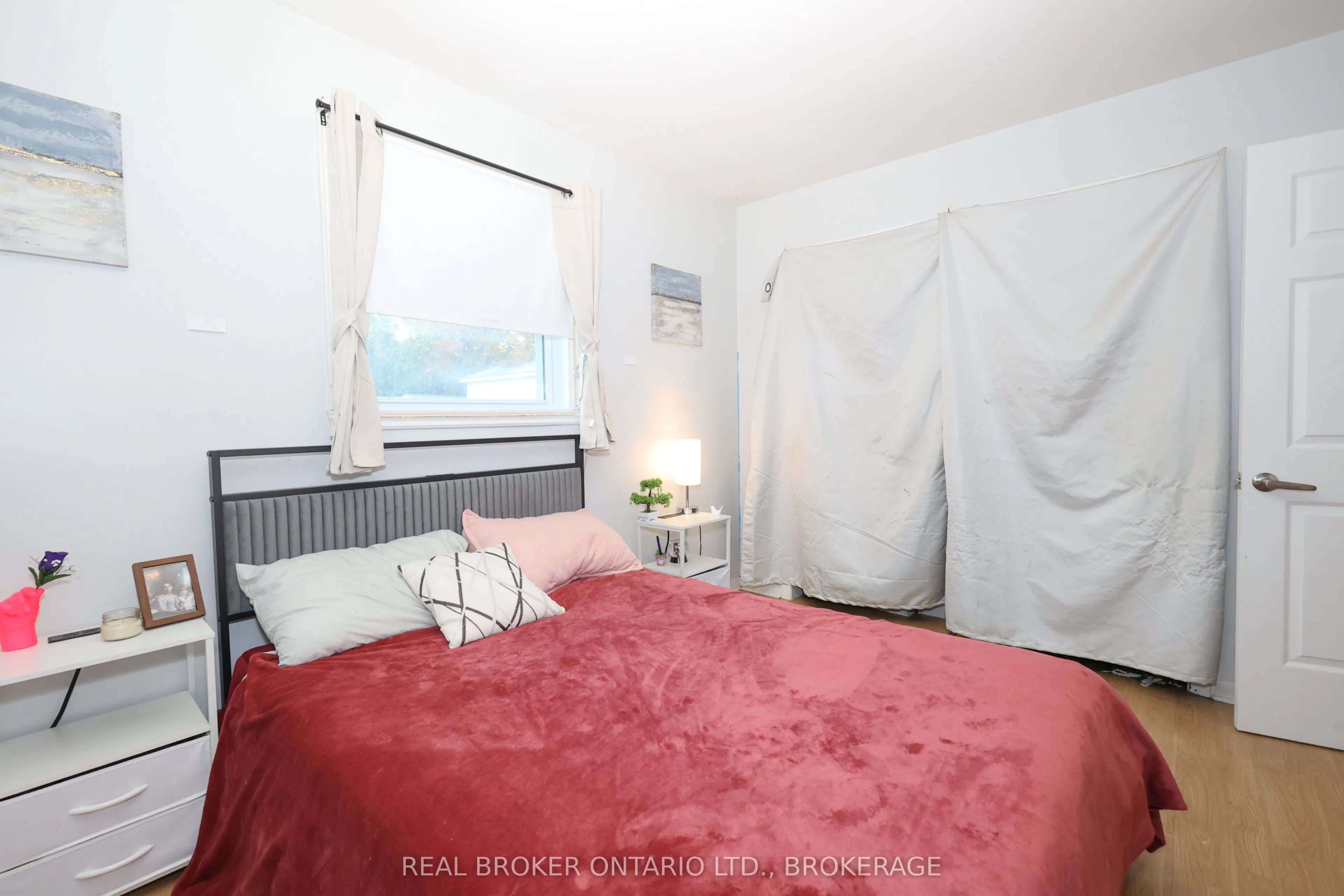 406 Dominion Street S