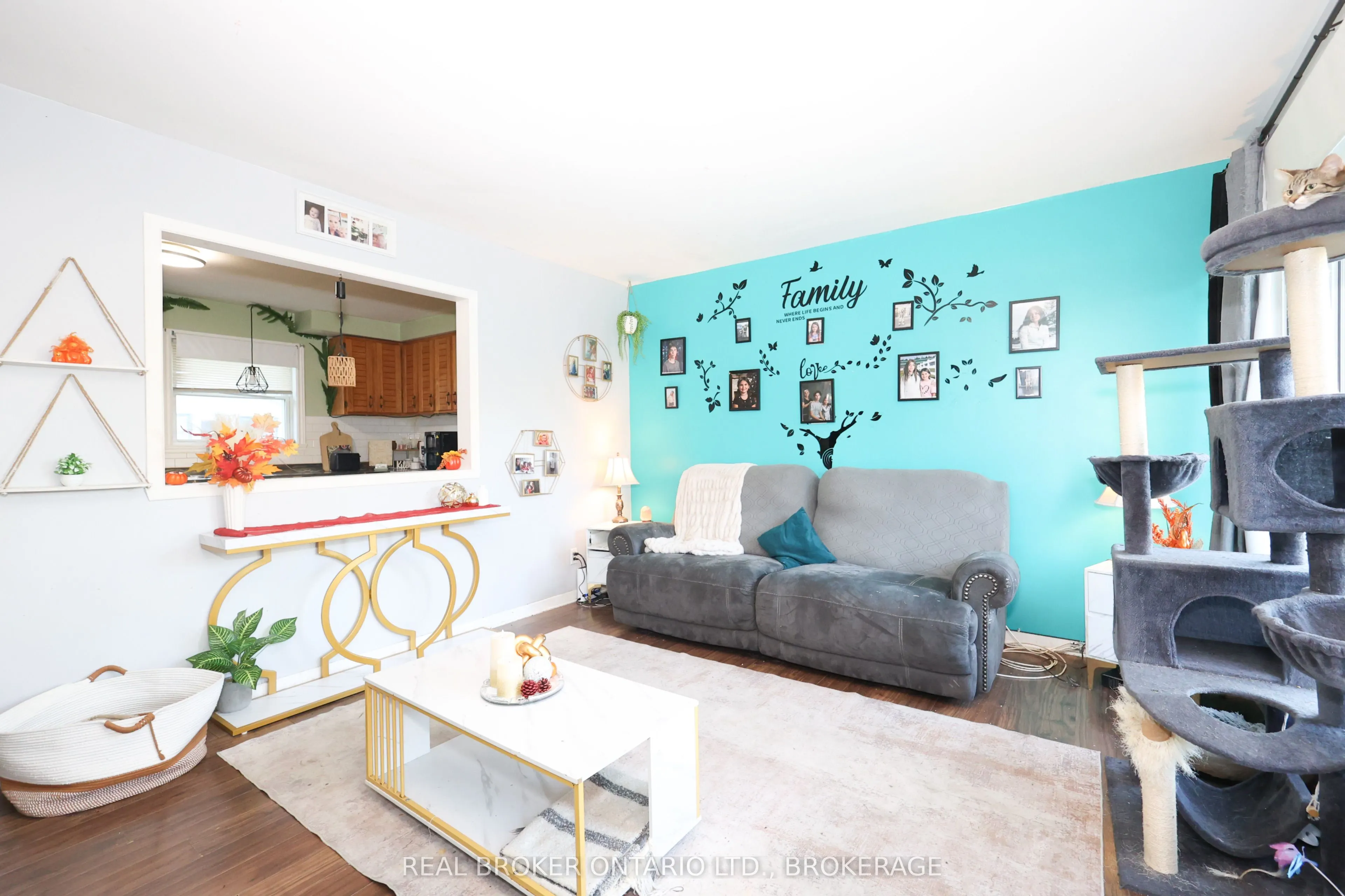 406 Dominion Street S