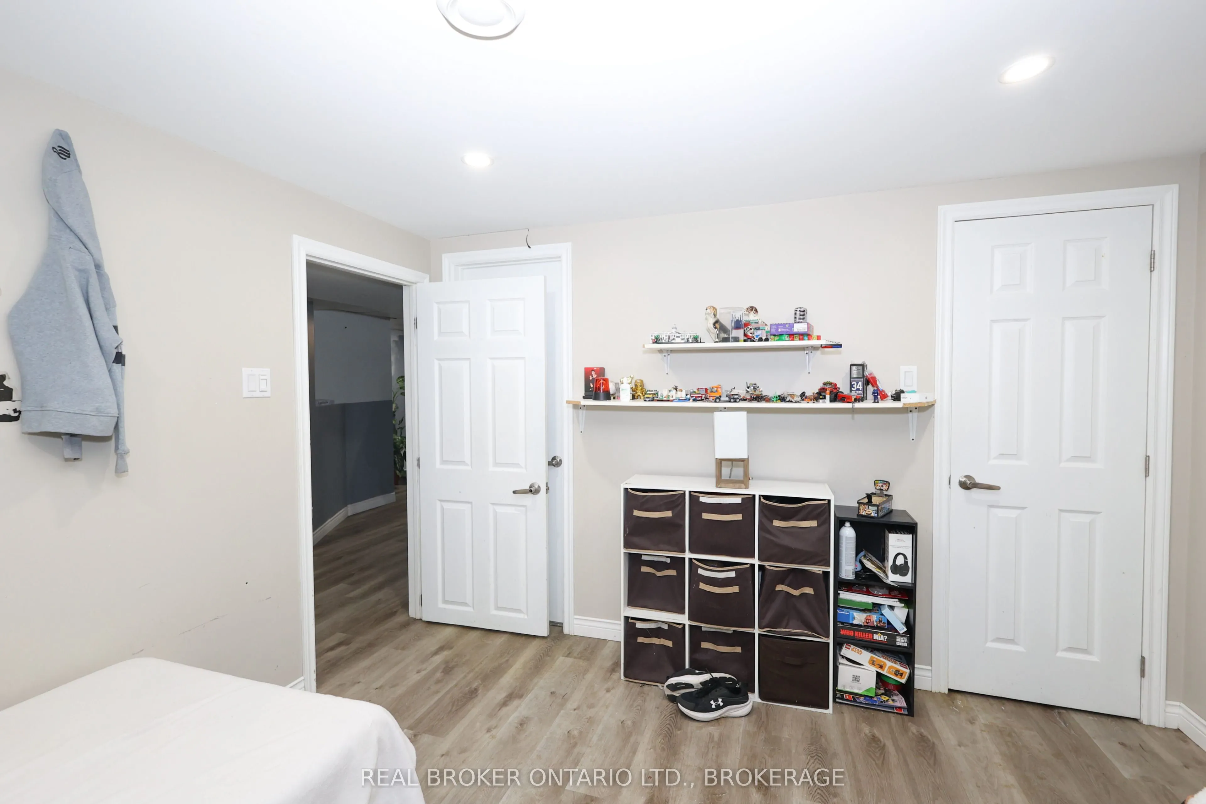 406 Dominion Street S