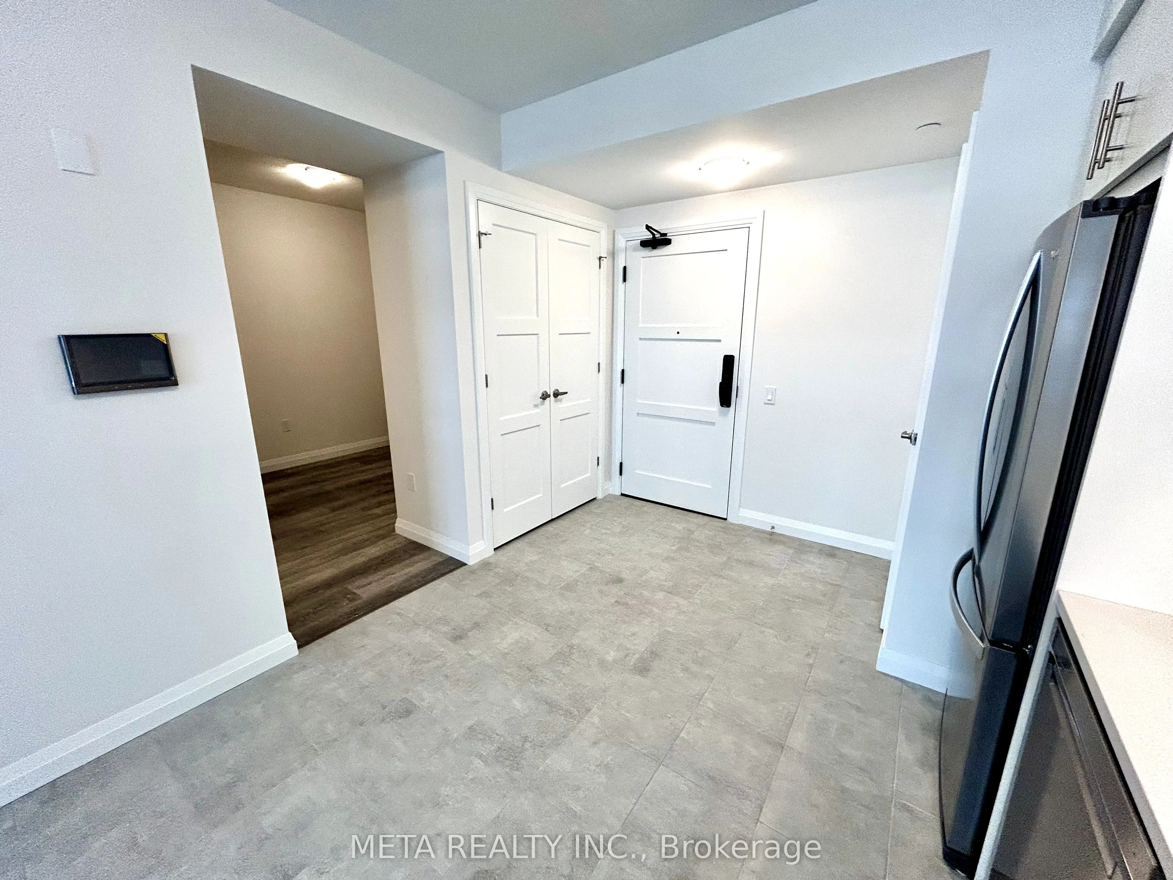 93 Arthur Street S #811