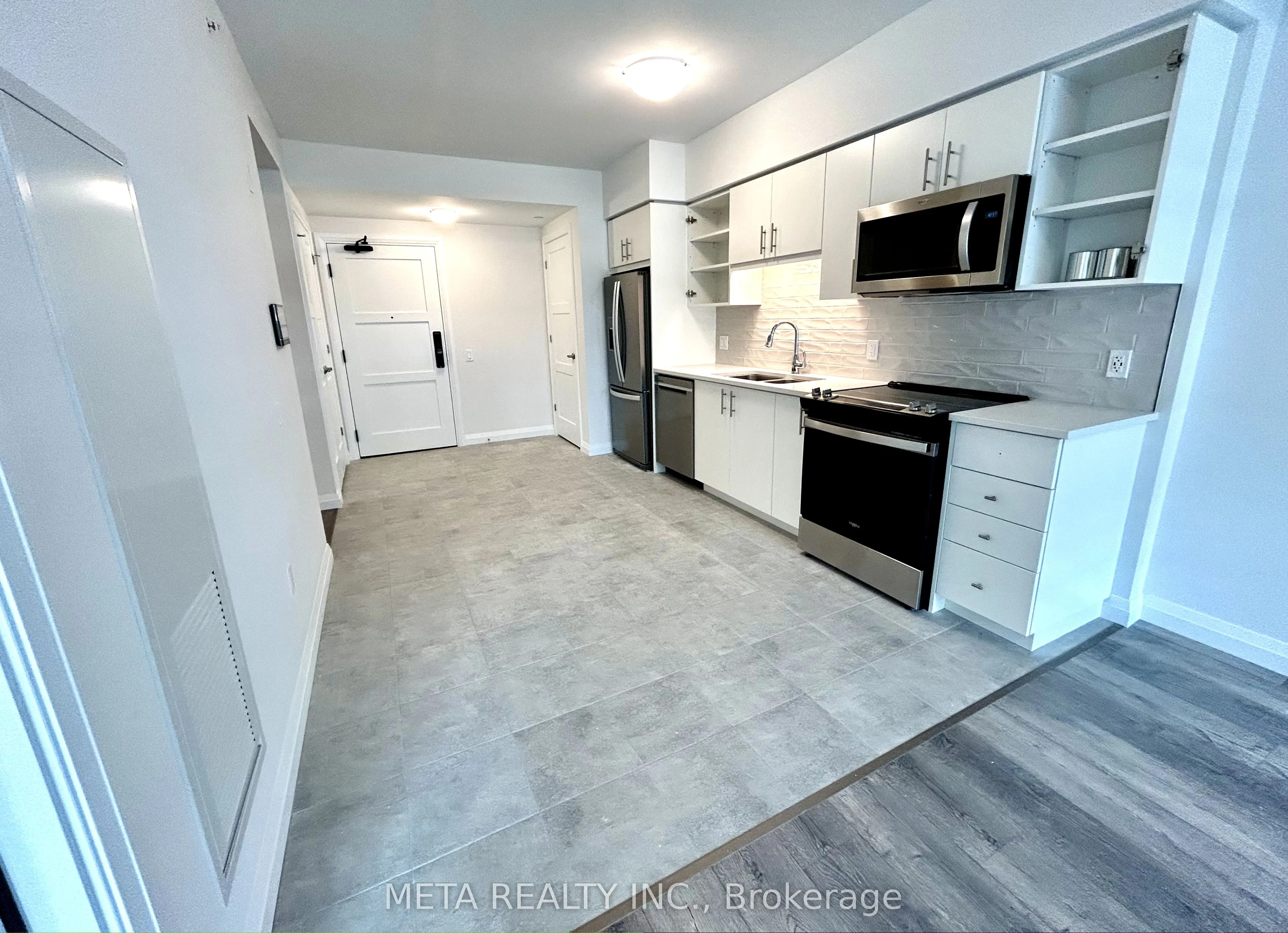 93 Arthur Street S #811