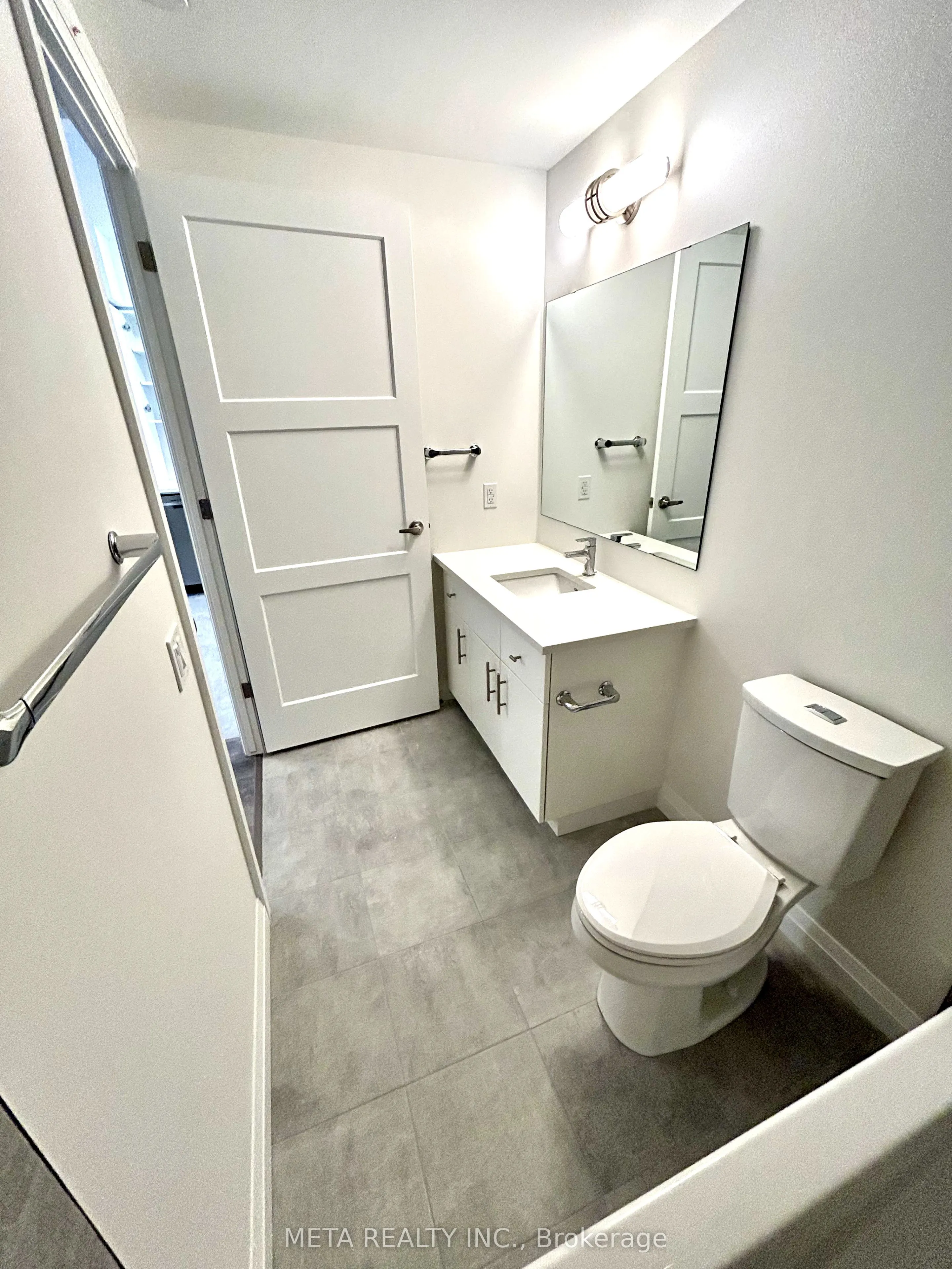 93 Arthur Street S #811