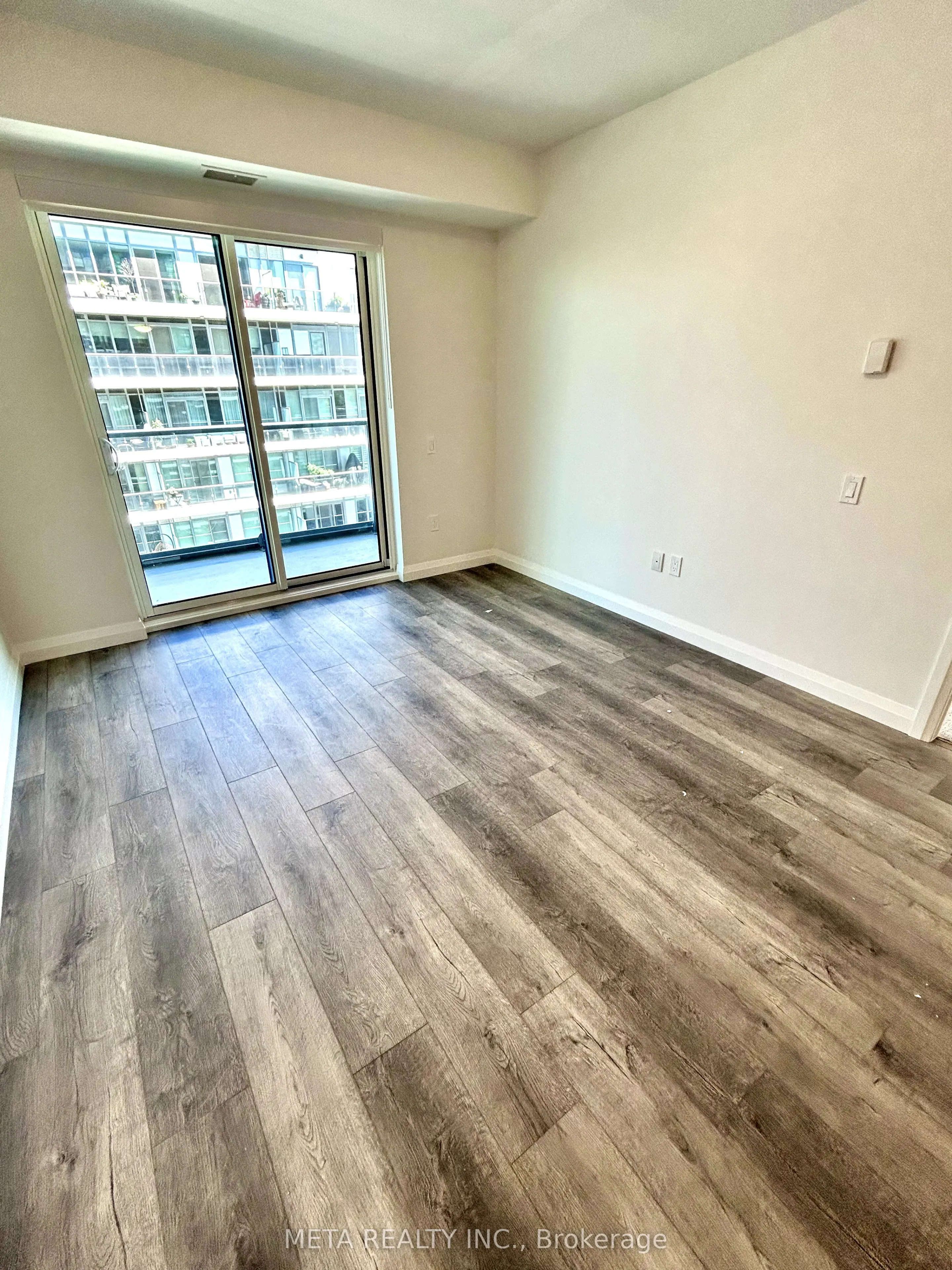93 Arthur Street S #811
