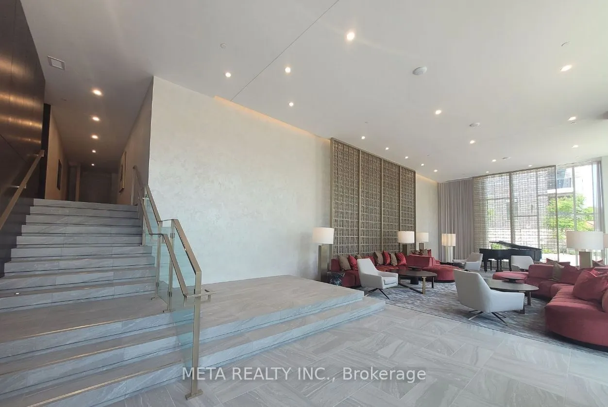 93 Arthur Street S #811