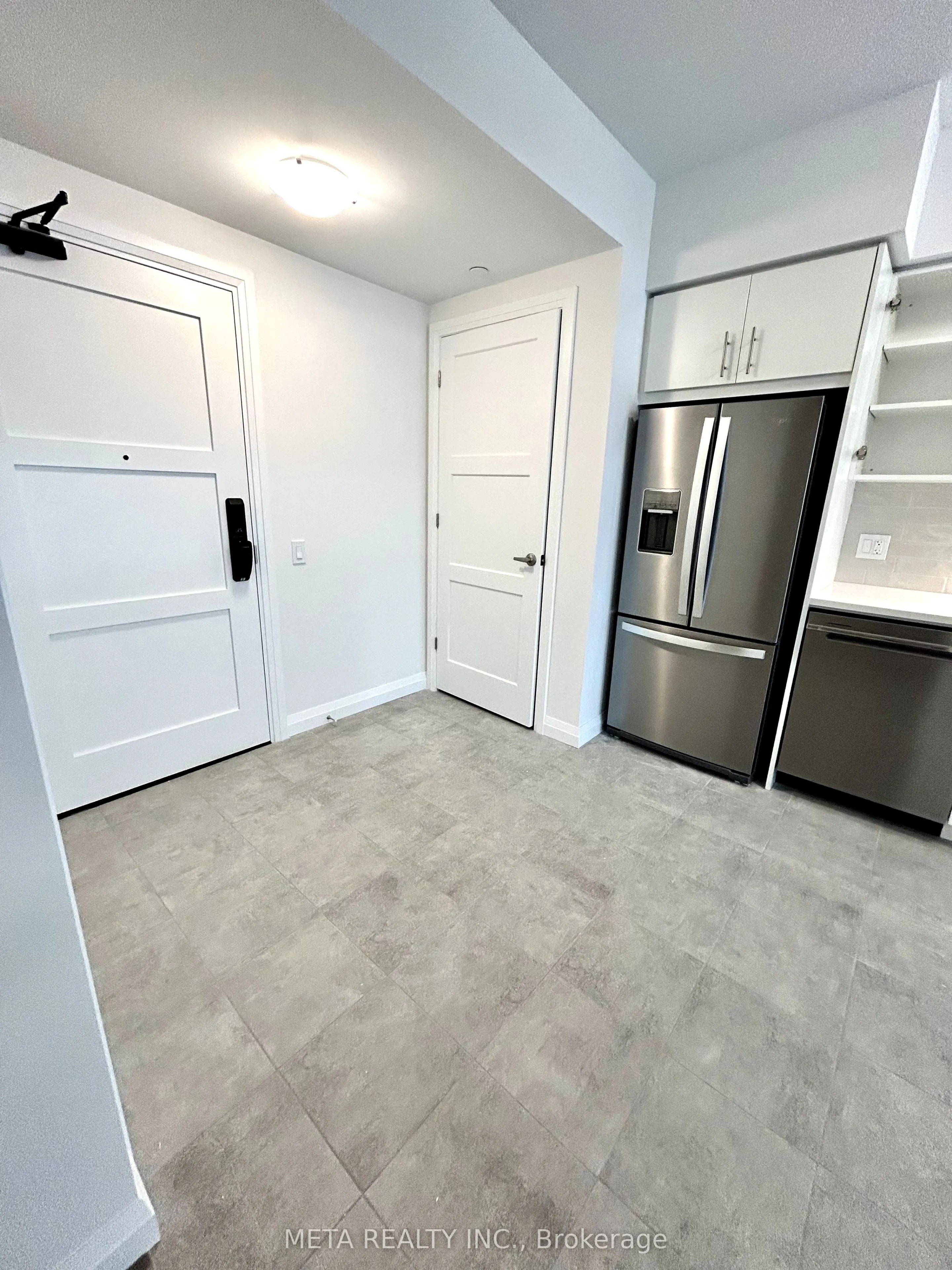 93 Arthur Street S #811