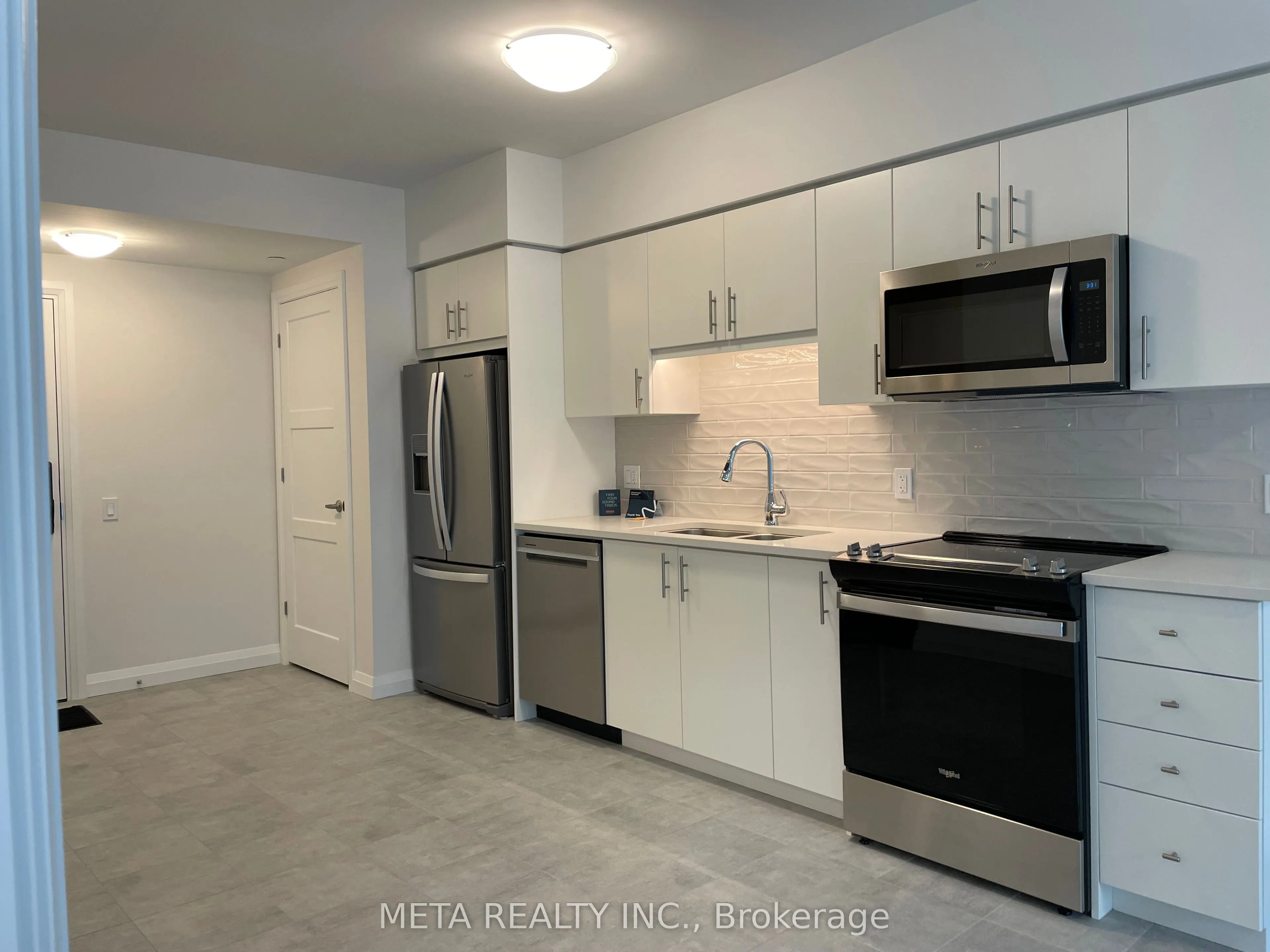 93 Arthur Street S #811