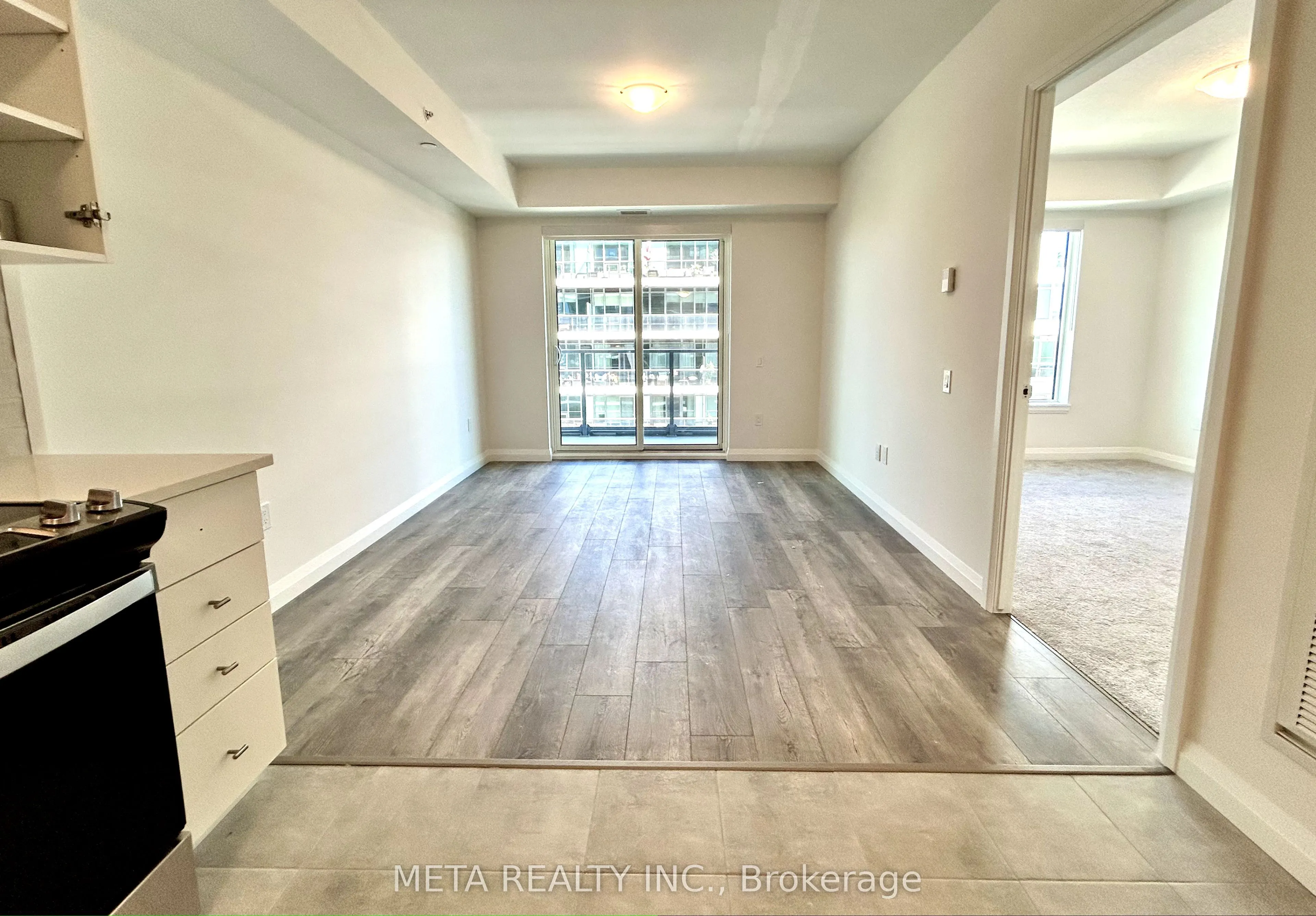 93 Arthur Street S #811