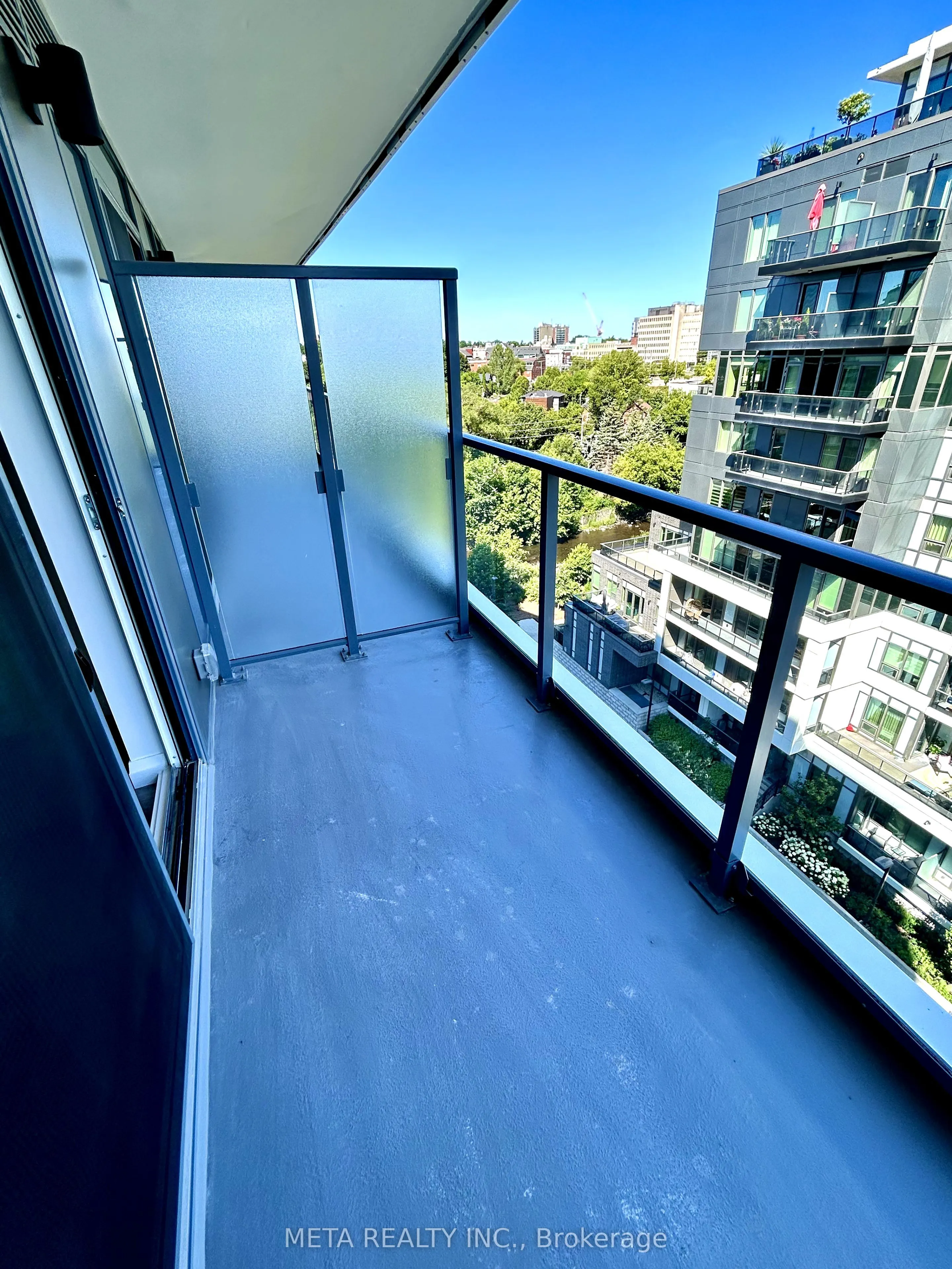 93 Arthur Street S #811