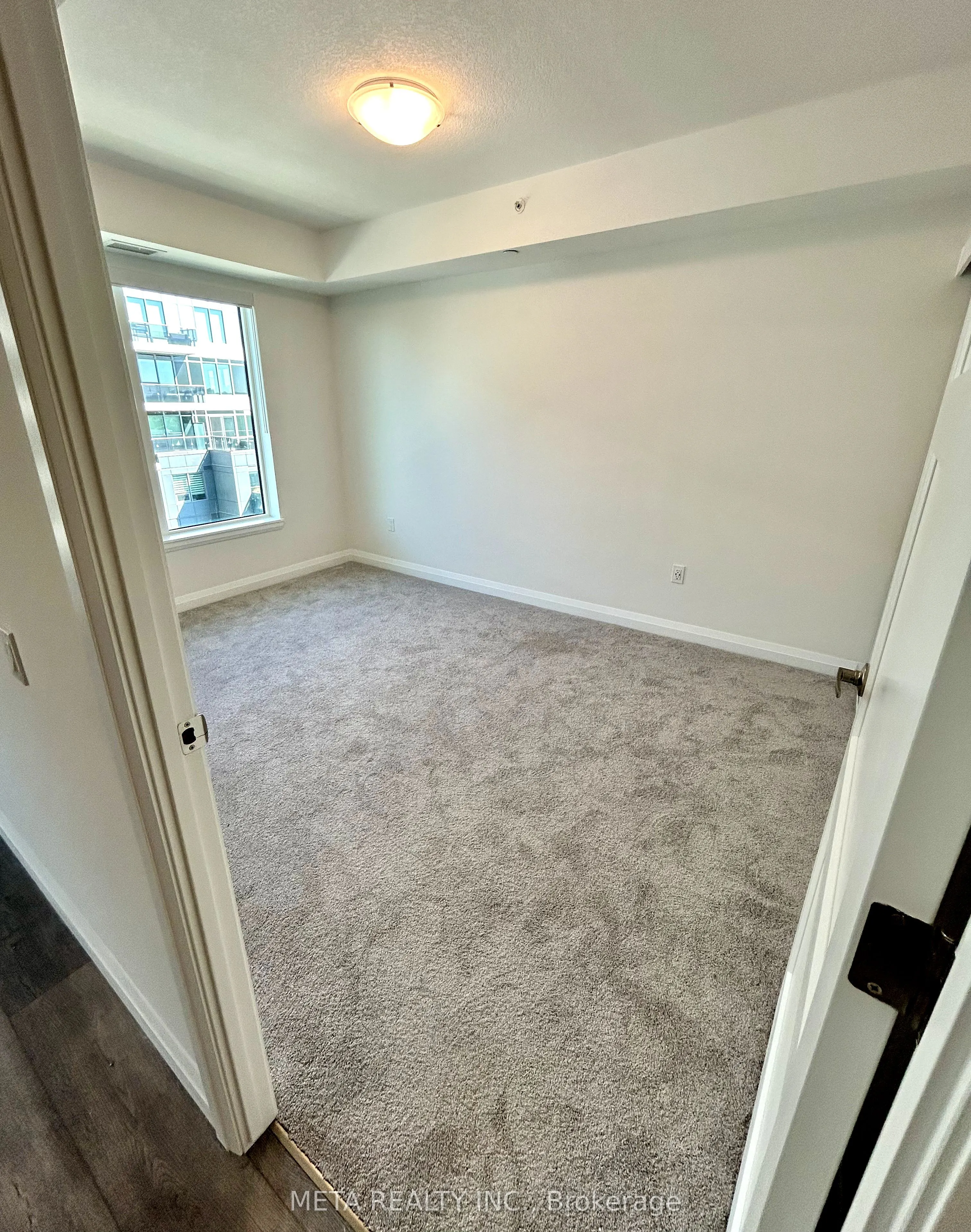 93 Arthur Street S #811