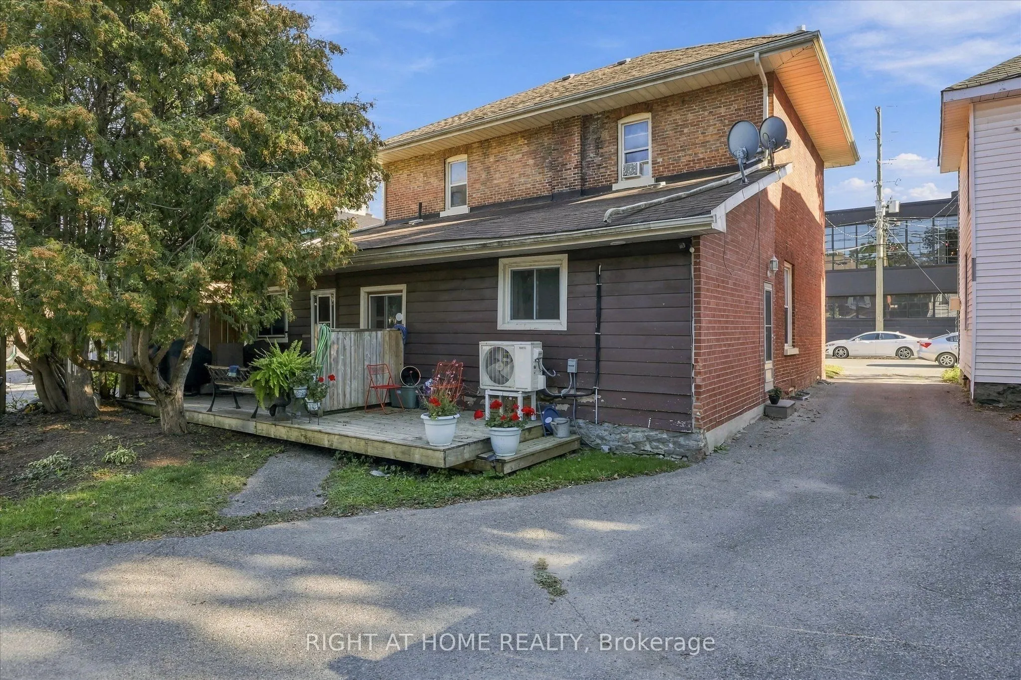 42 Wellington Street