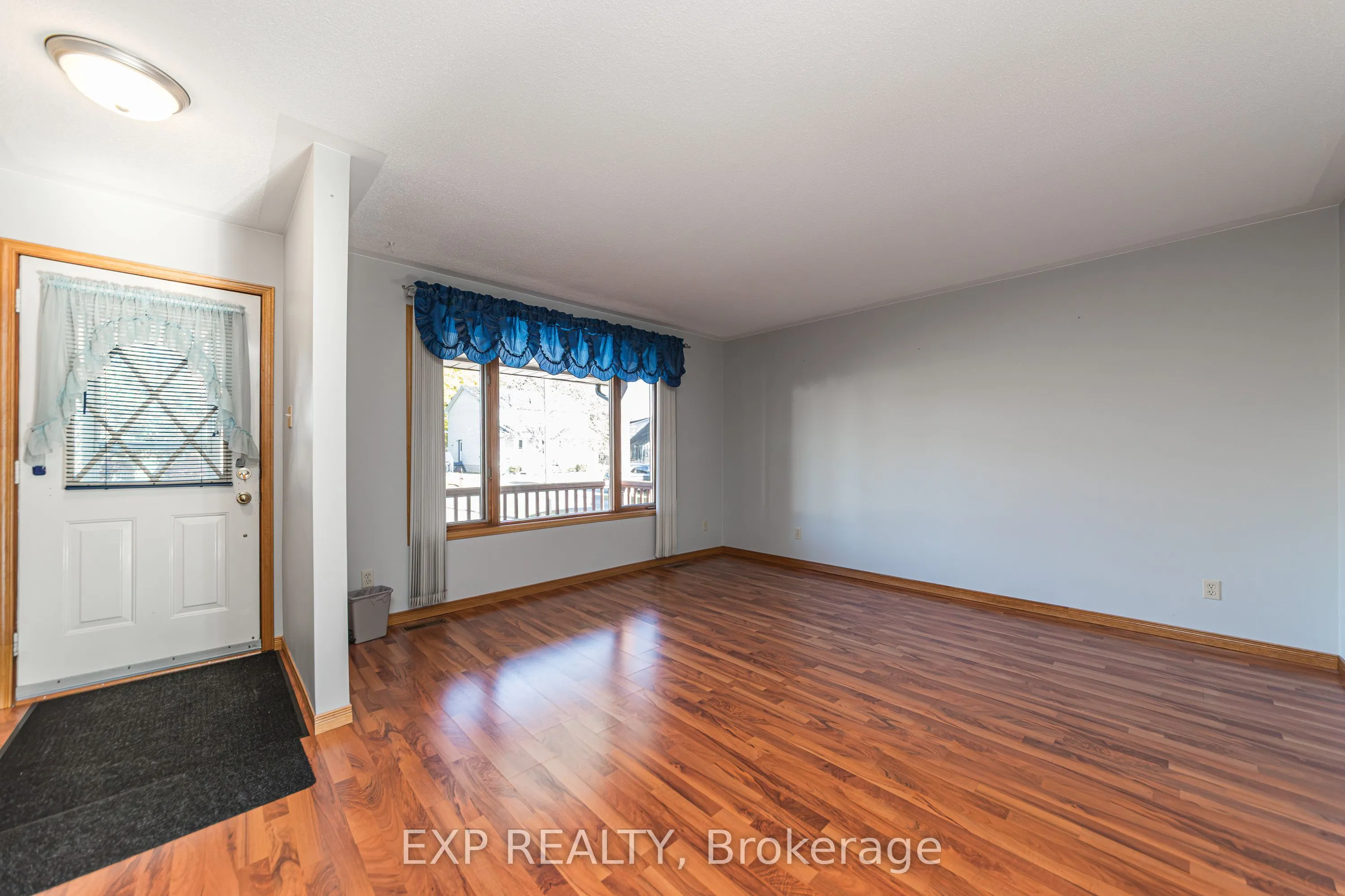 5126 Meadowland Drive W