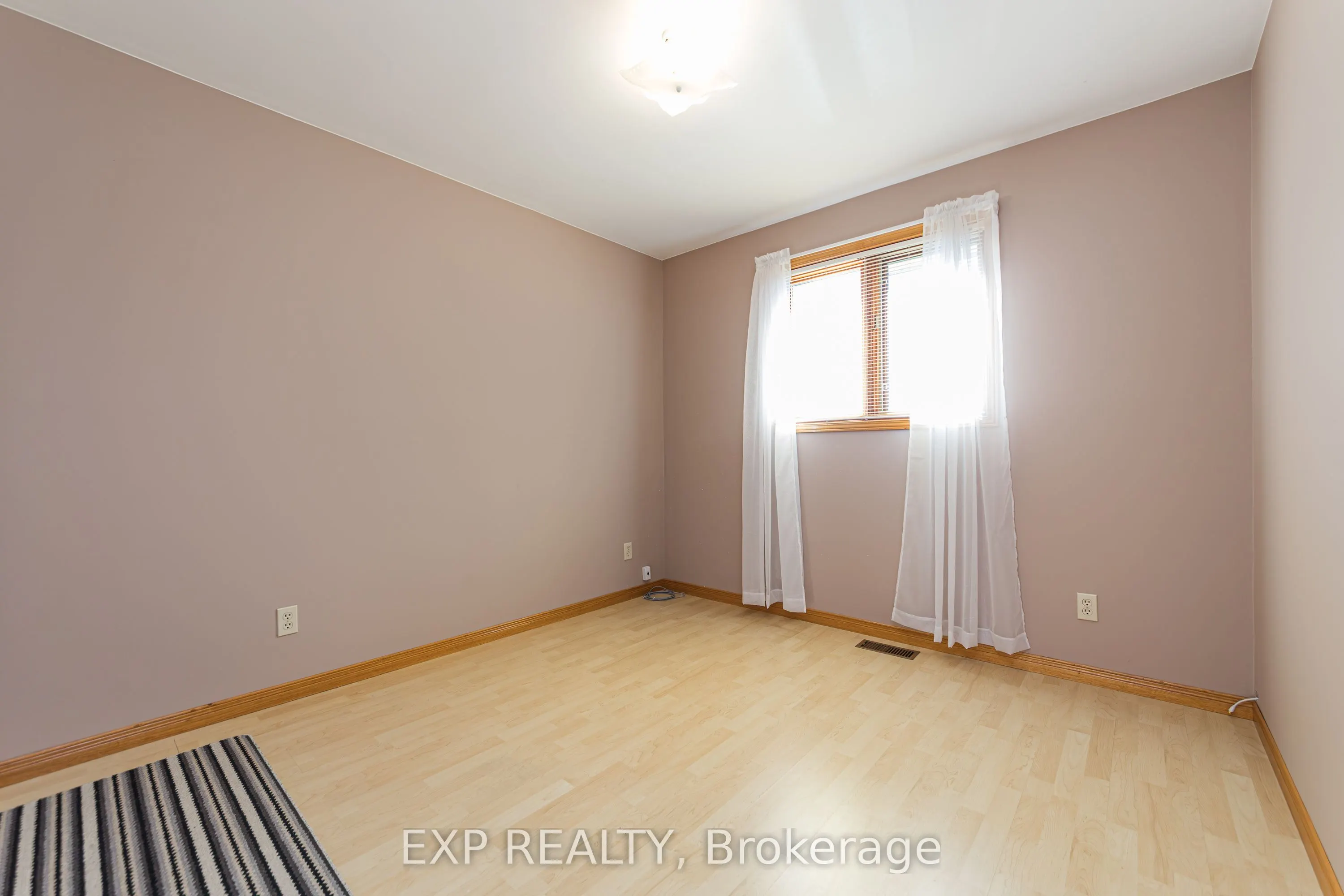 5126 Meadowland Drive W