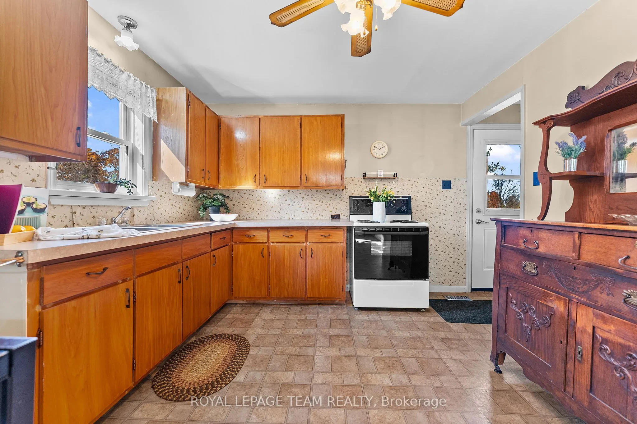 16 Royal Pines Road
