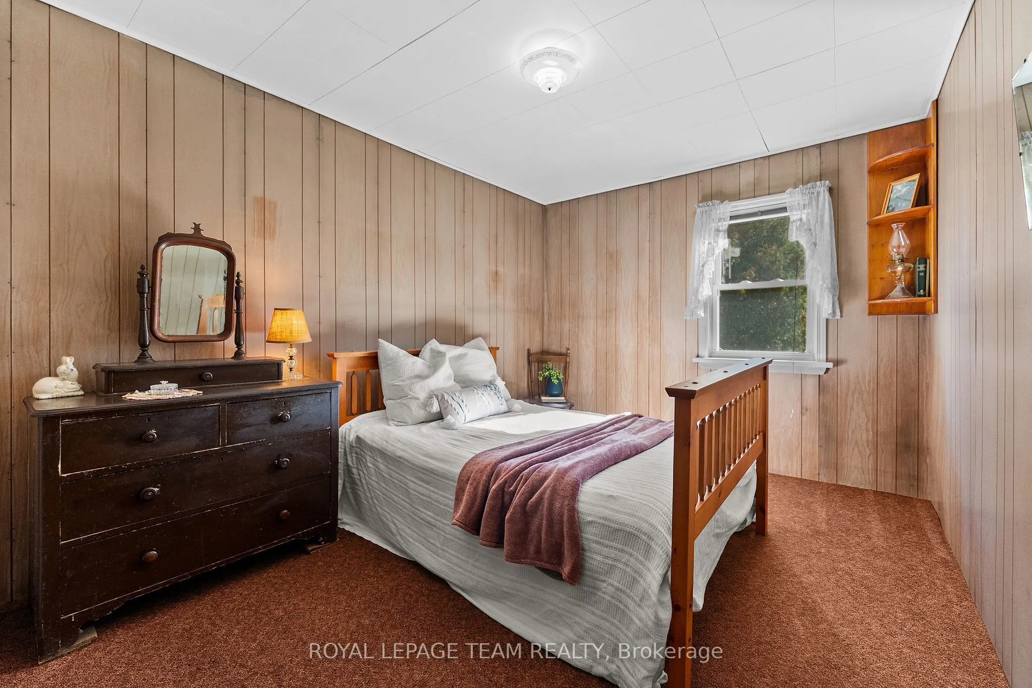 16 Royal Pines Road
