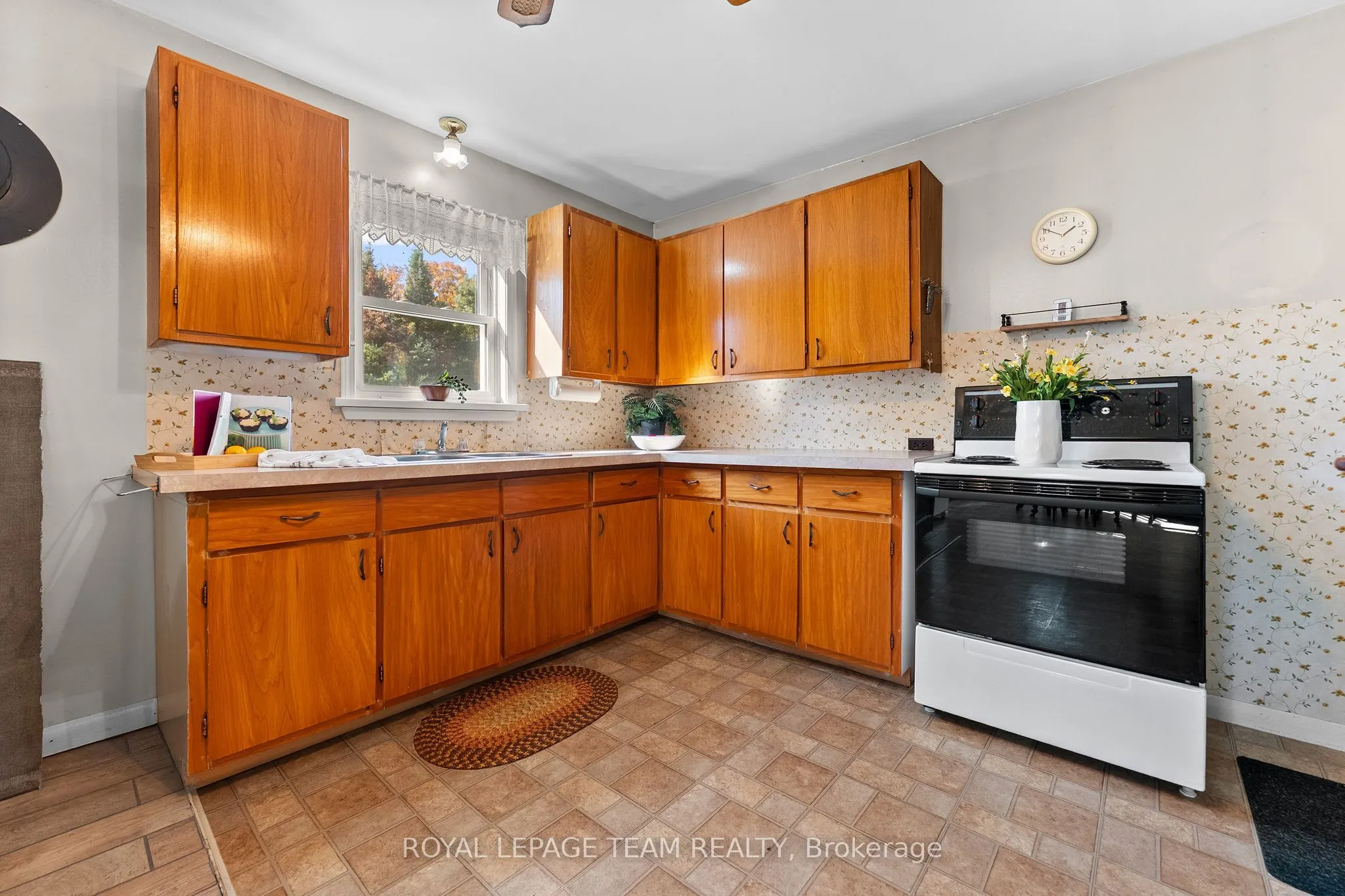 16 Royal Pines Road