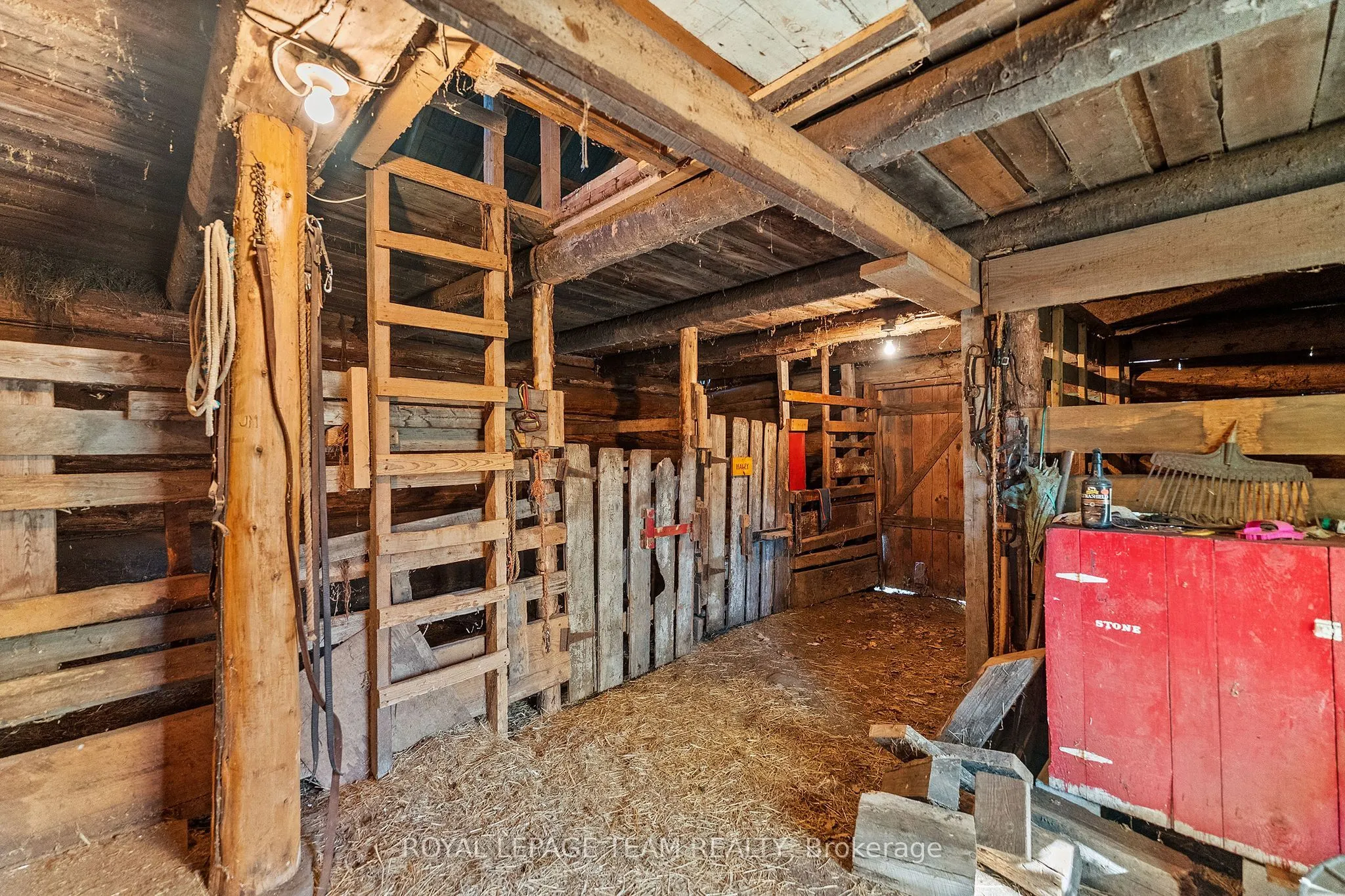 16 Royal Pines Road