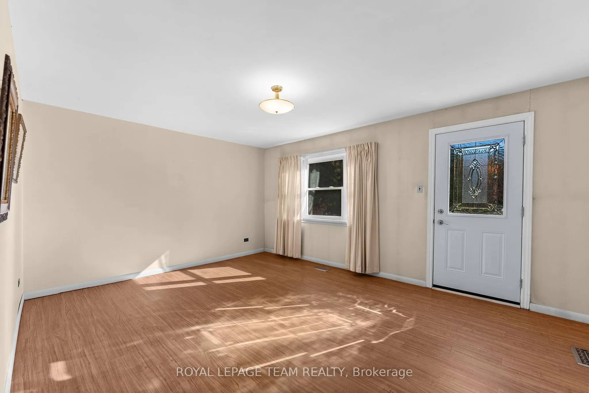 16 Royal Pines Road