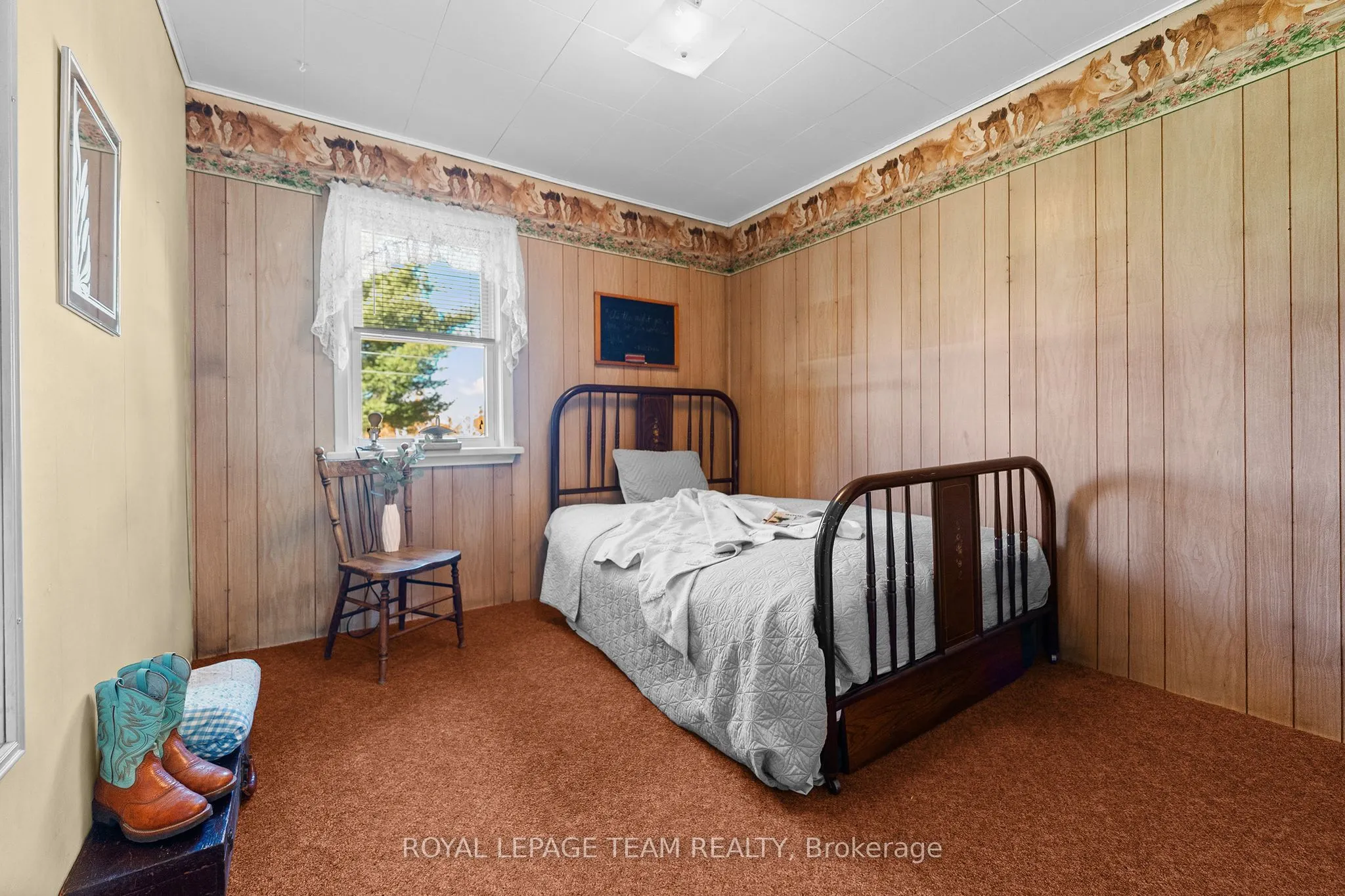 16 Royal Pines Road