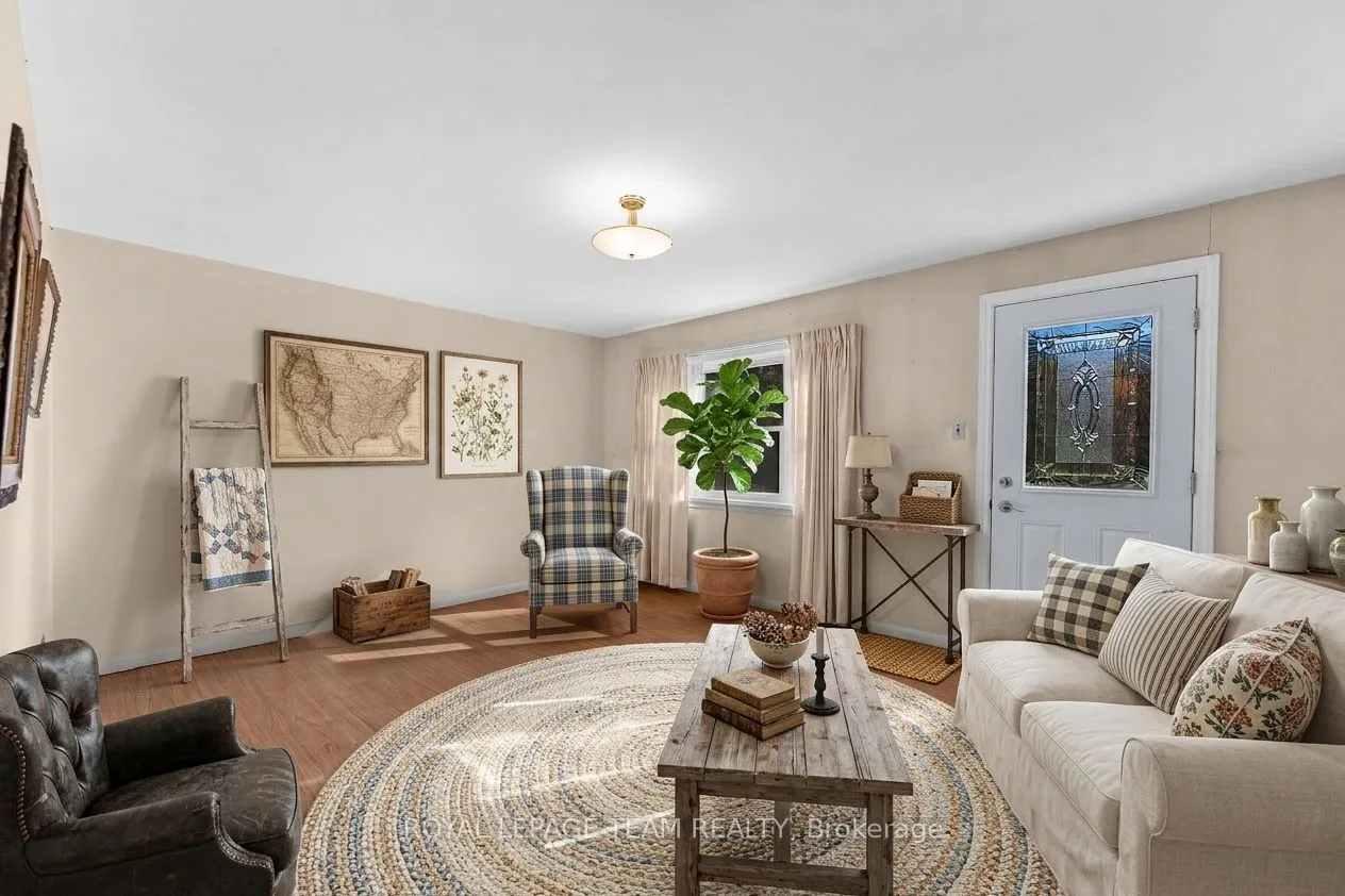 16 Royal Pines Road