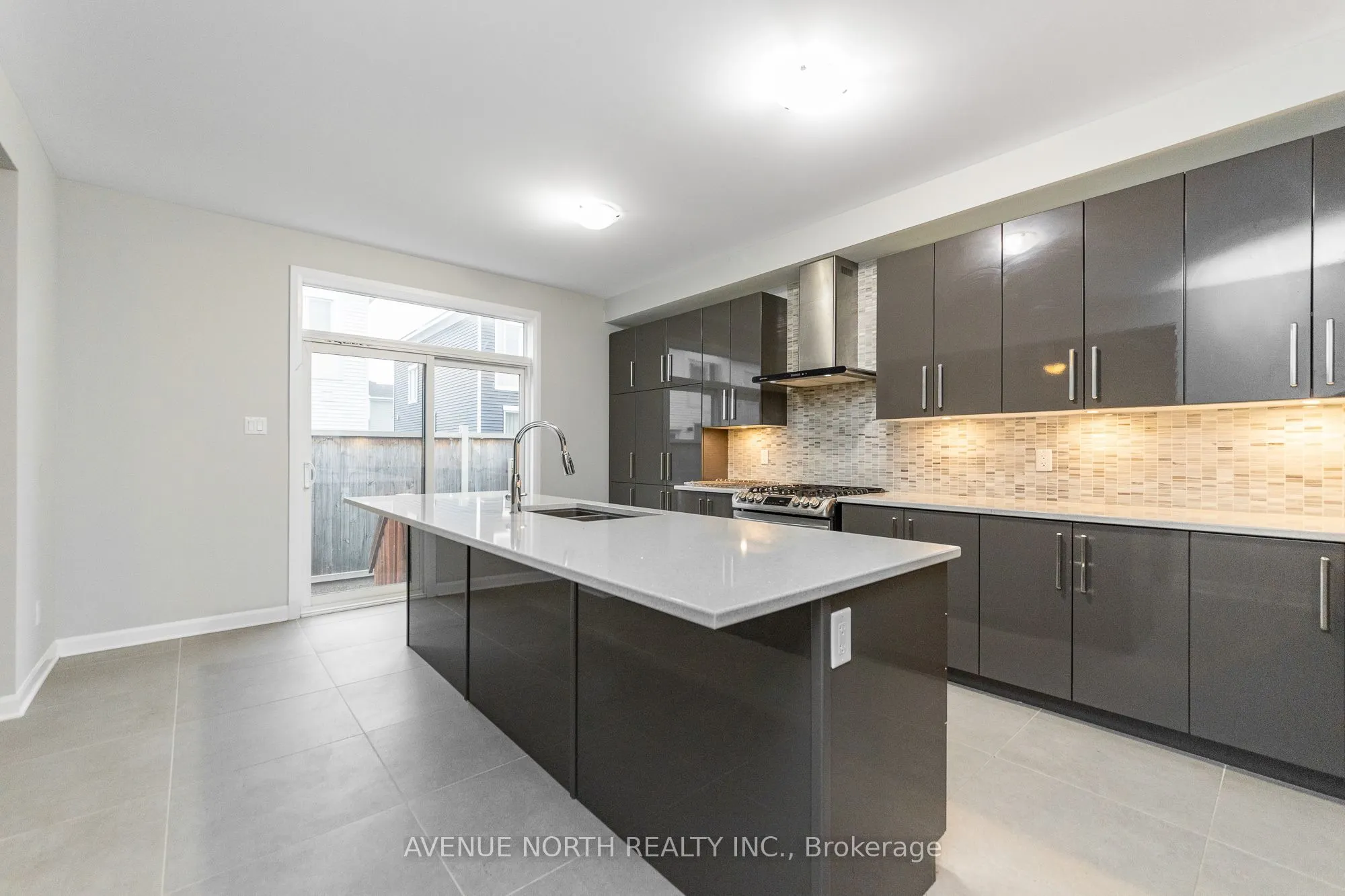 246 AQUARIUM Avenue