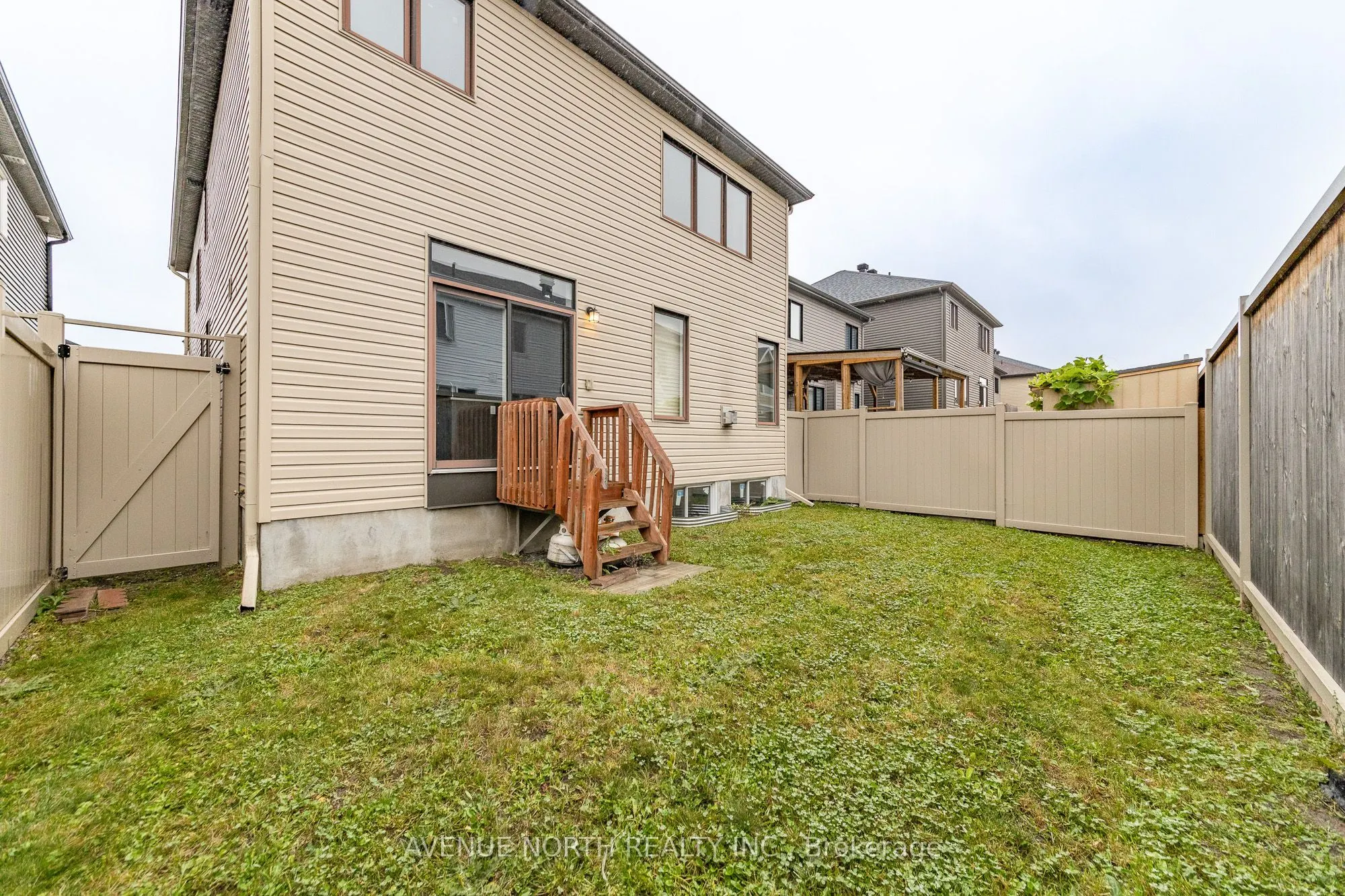 246 AQUARIUM Avenue