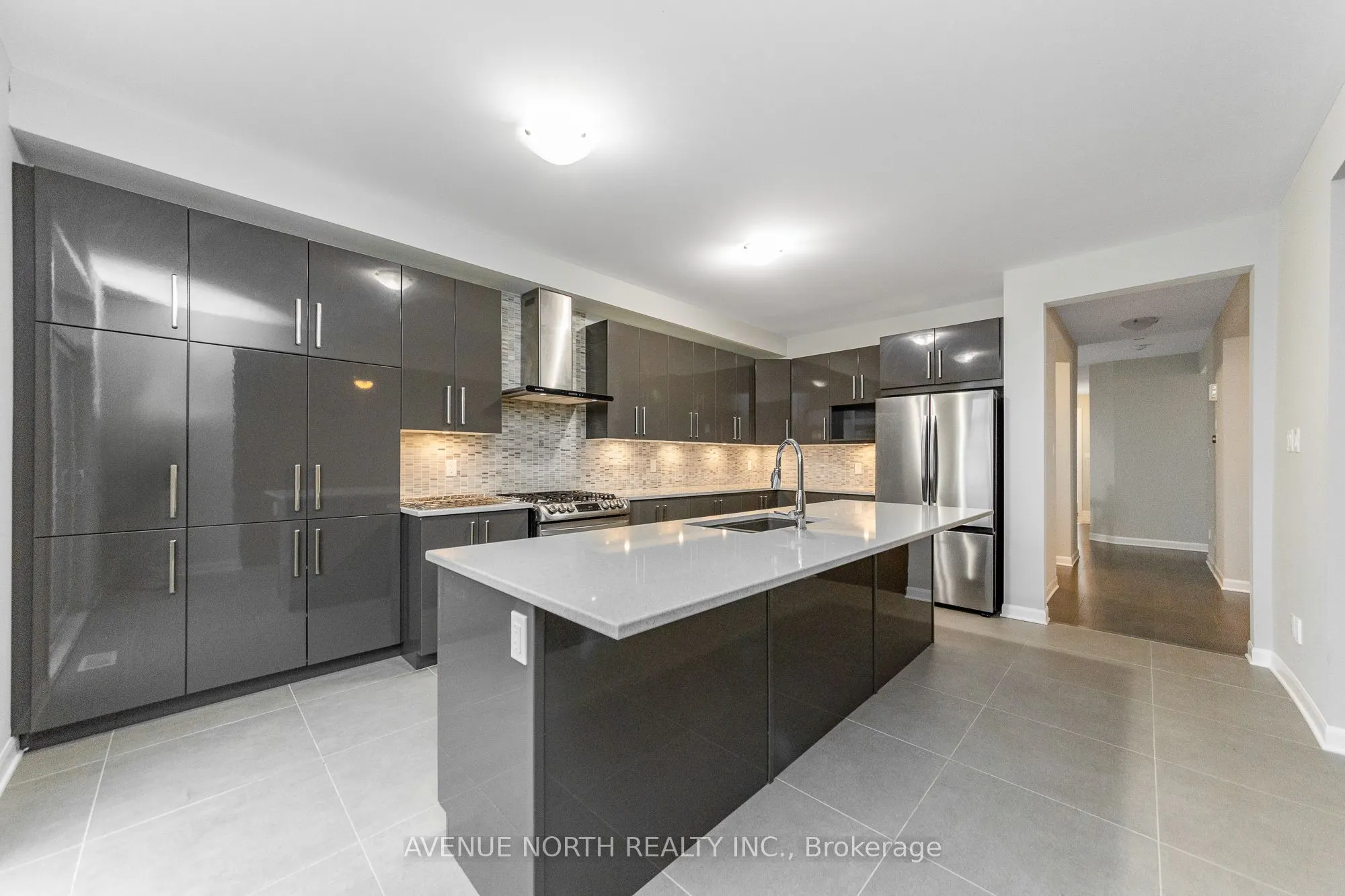 246 AQUARIUM Avenue